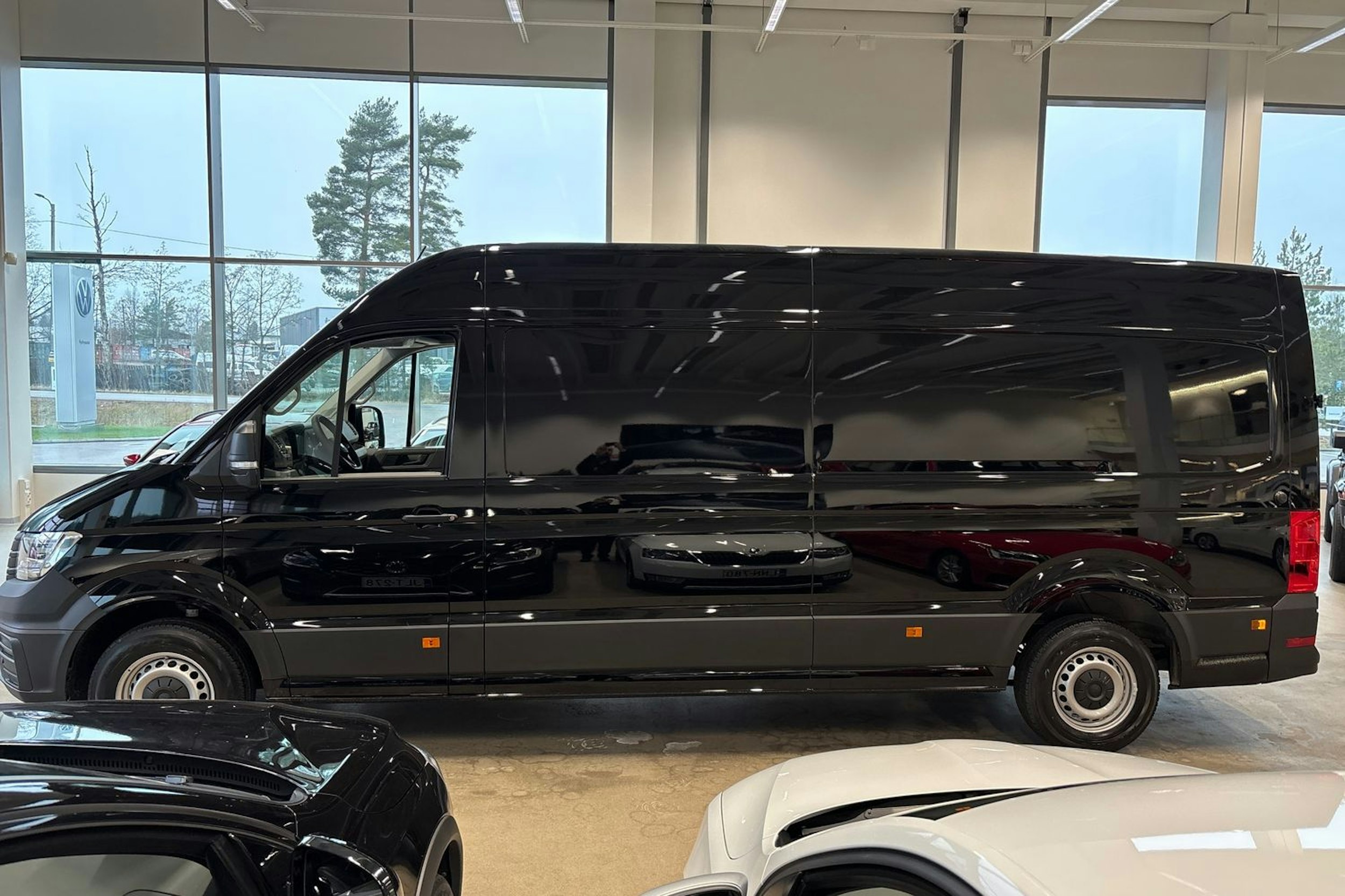 musta Volkswagen Crafter 2025 kuva 7.