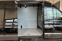 musta Volkswagen Crafter 2025 kuva 15.