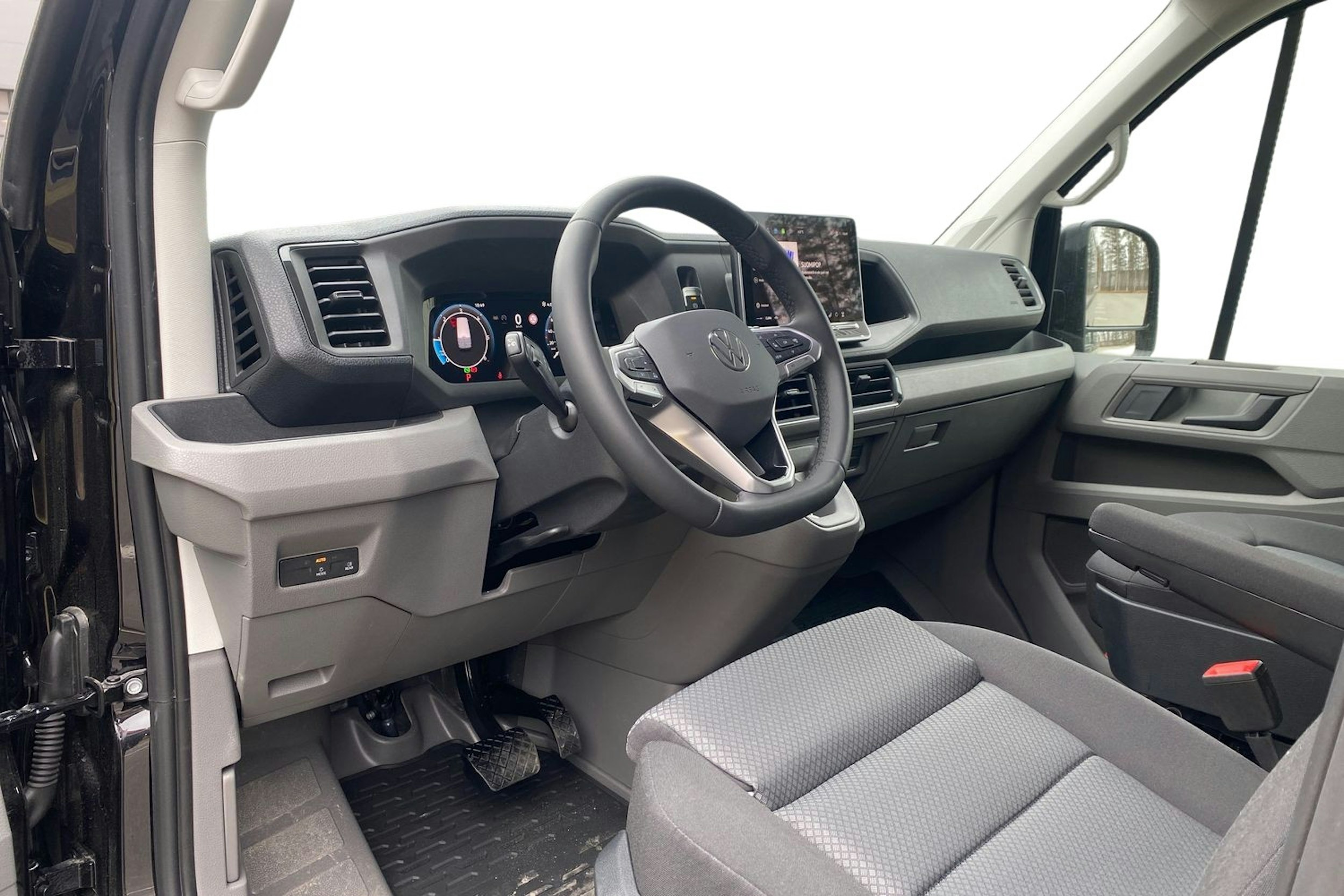 musta Volkswagen Crafter 2025 kuva 8.