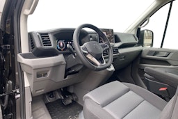 musta Volkswagen Crafter 2025 kuva 8.