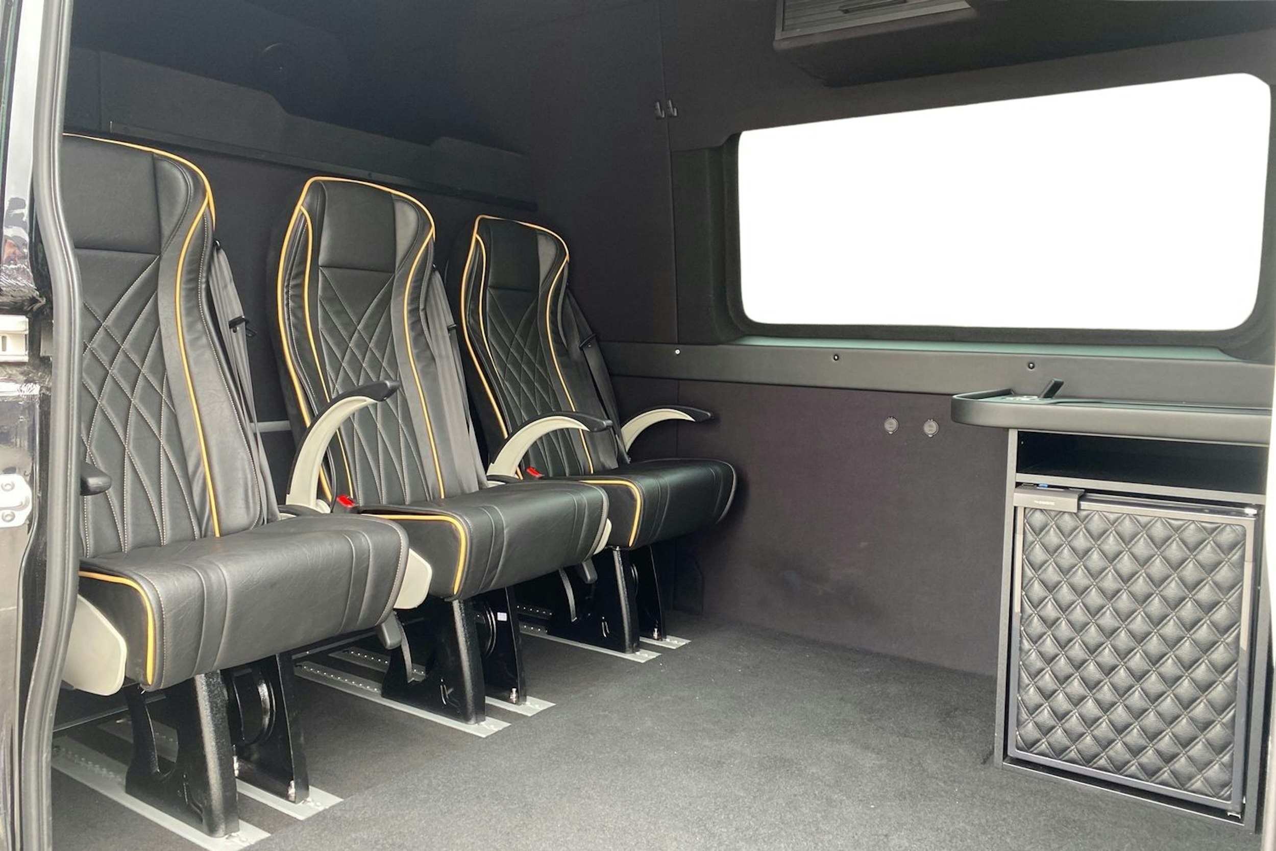 musta Volkswagen Crafter 2025 kuva 10.