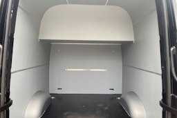 musta Volkswagen Crafter 2025 kuva 12.