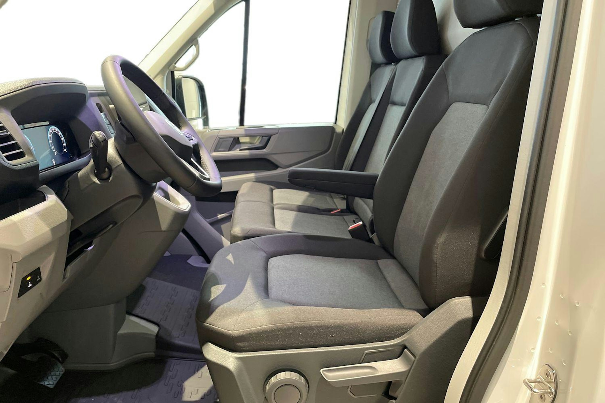 valkoinen Volkswagen Crafter 2025 kuva 11.