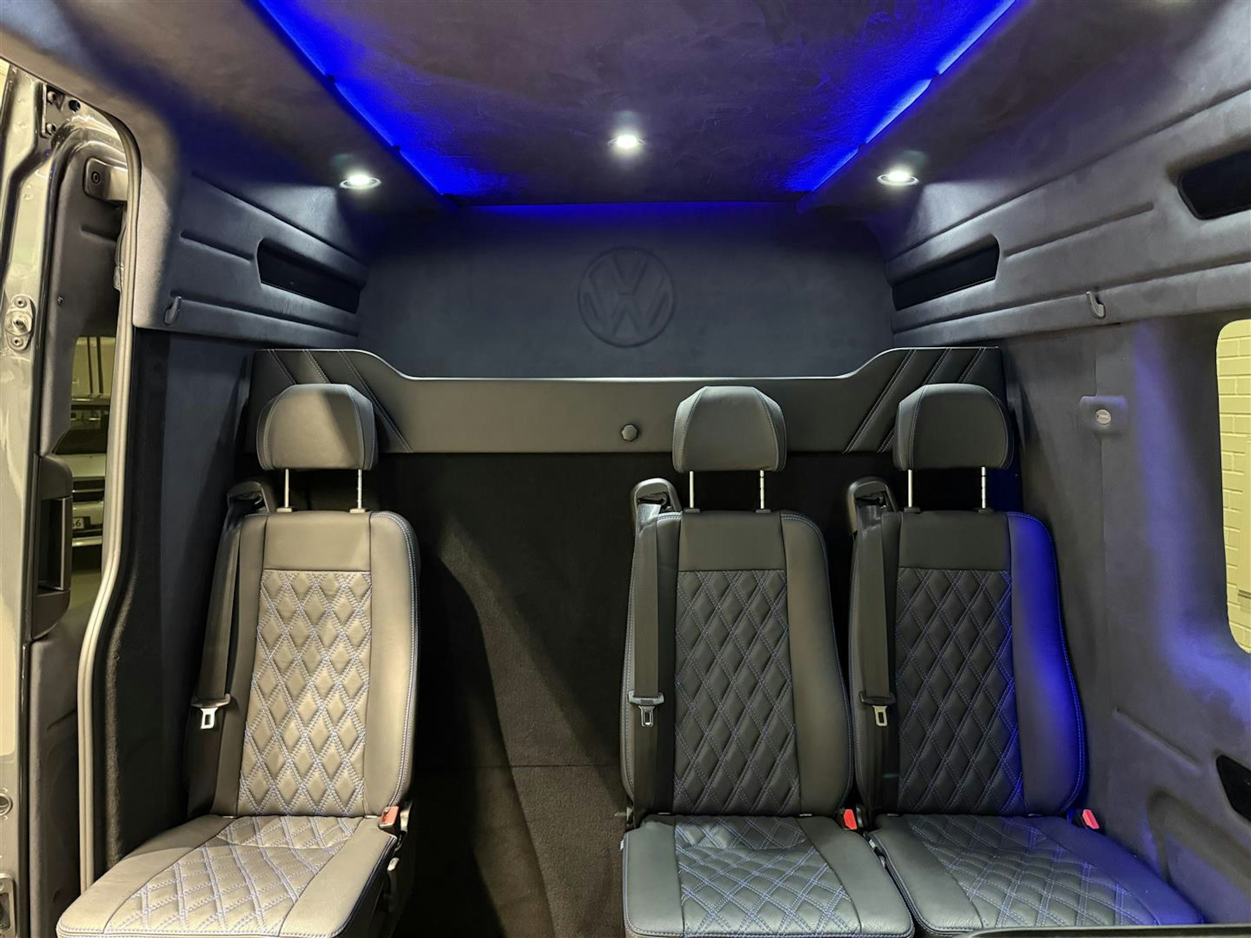 harmaa Volkswagen Crafter 2025 kuva 6.