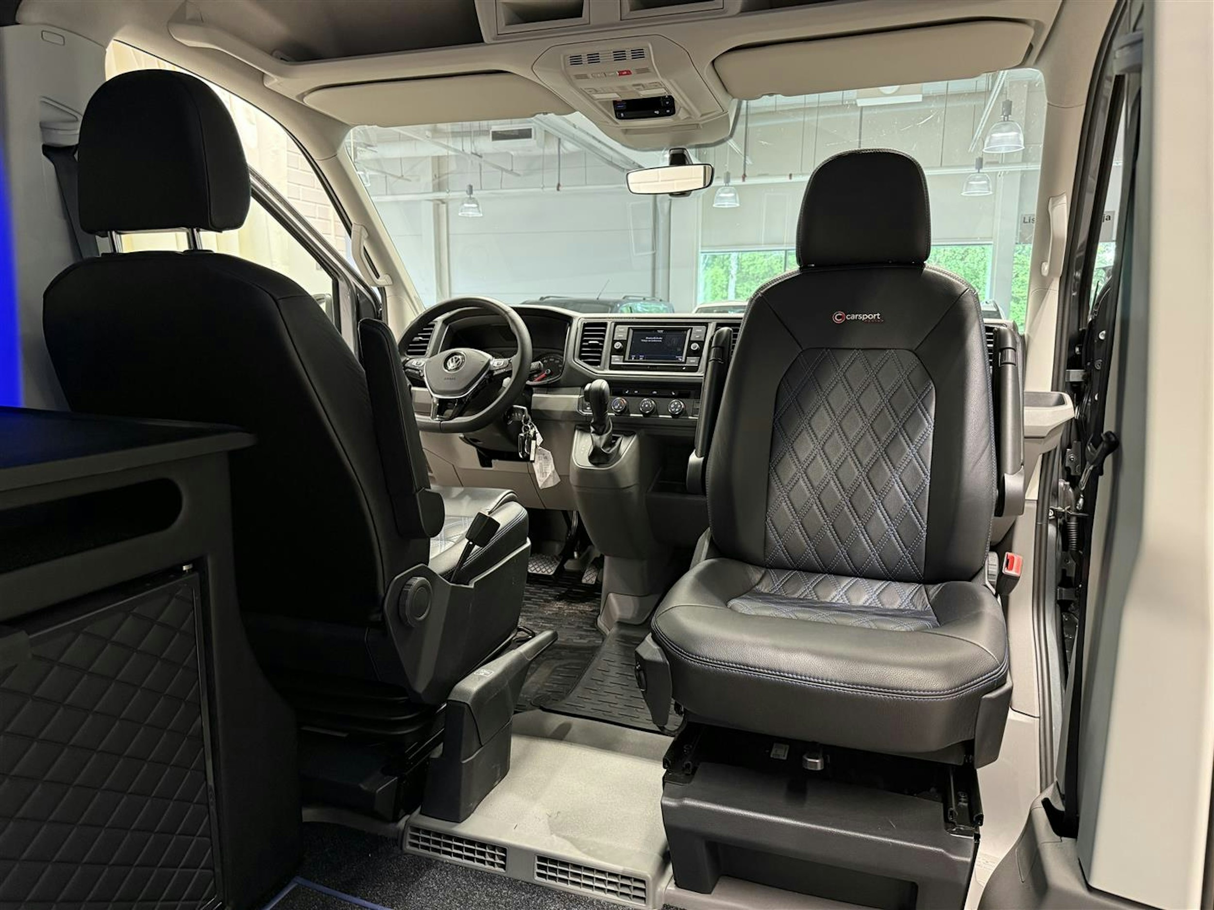 harmaa Volkswagen Crafter 2025 kuva 8.
