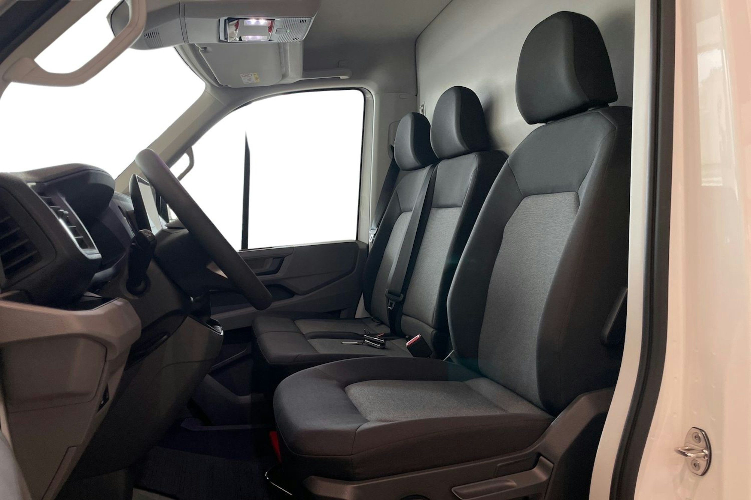 valkoinen Volkswagen Crafter 2025 kuva 10.