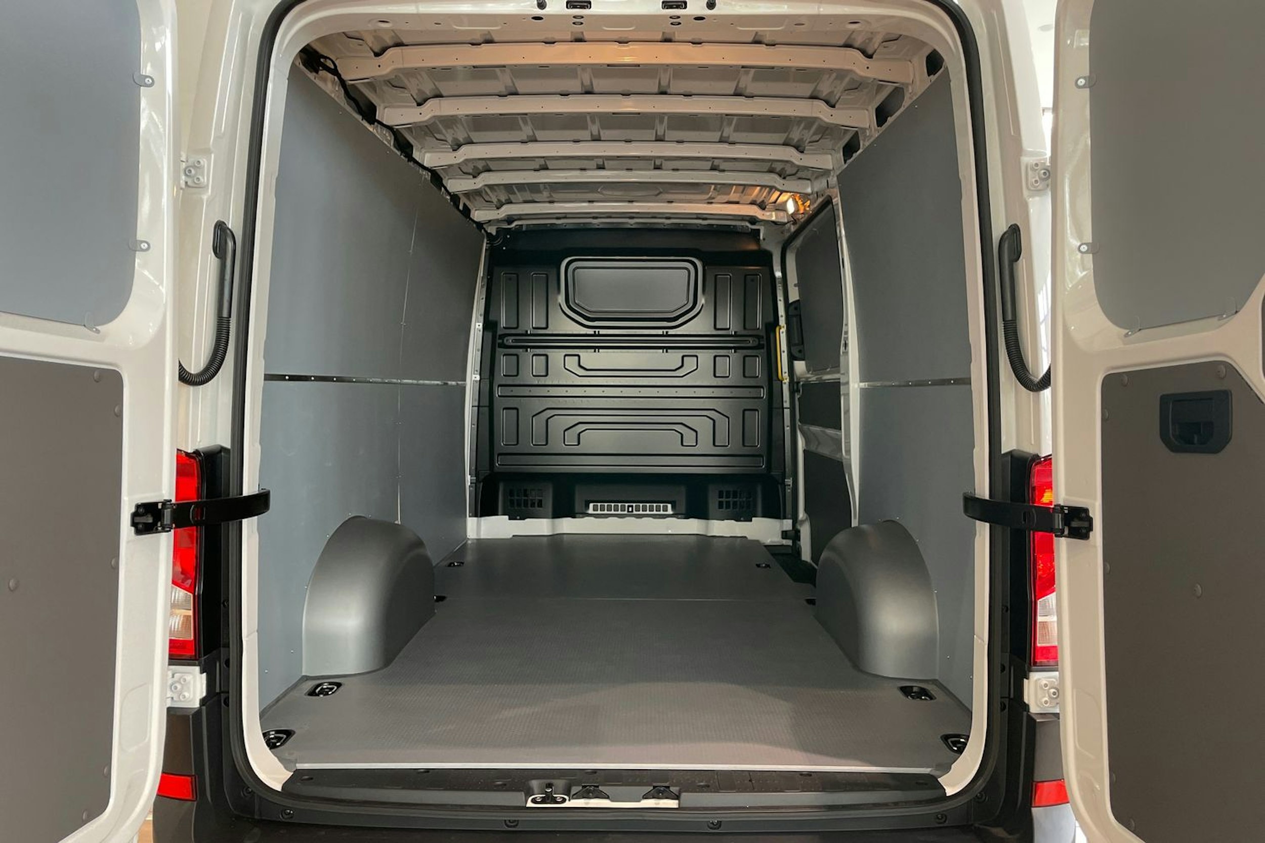 valkoinen Volkswagen Crafter 2025 kuva 12.
