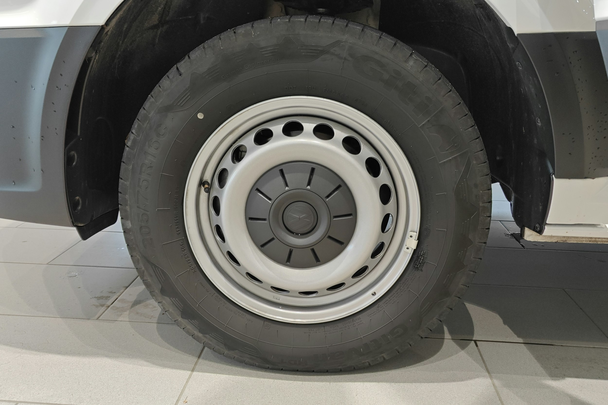 valkoinen Volkswagen Crafter 2025 kuva 8.