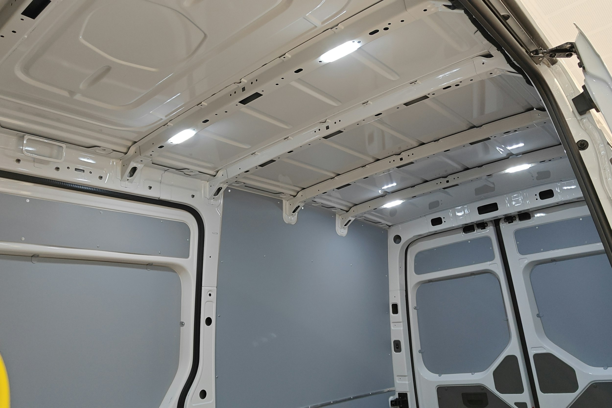 valkoinen Volkswagen Crafter 2025 kuva 10.