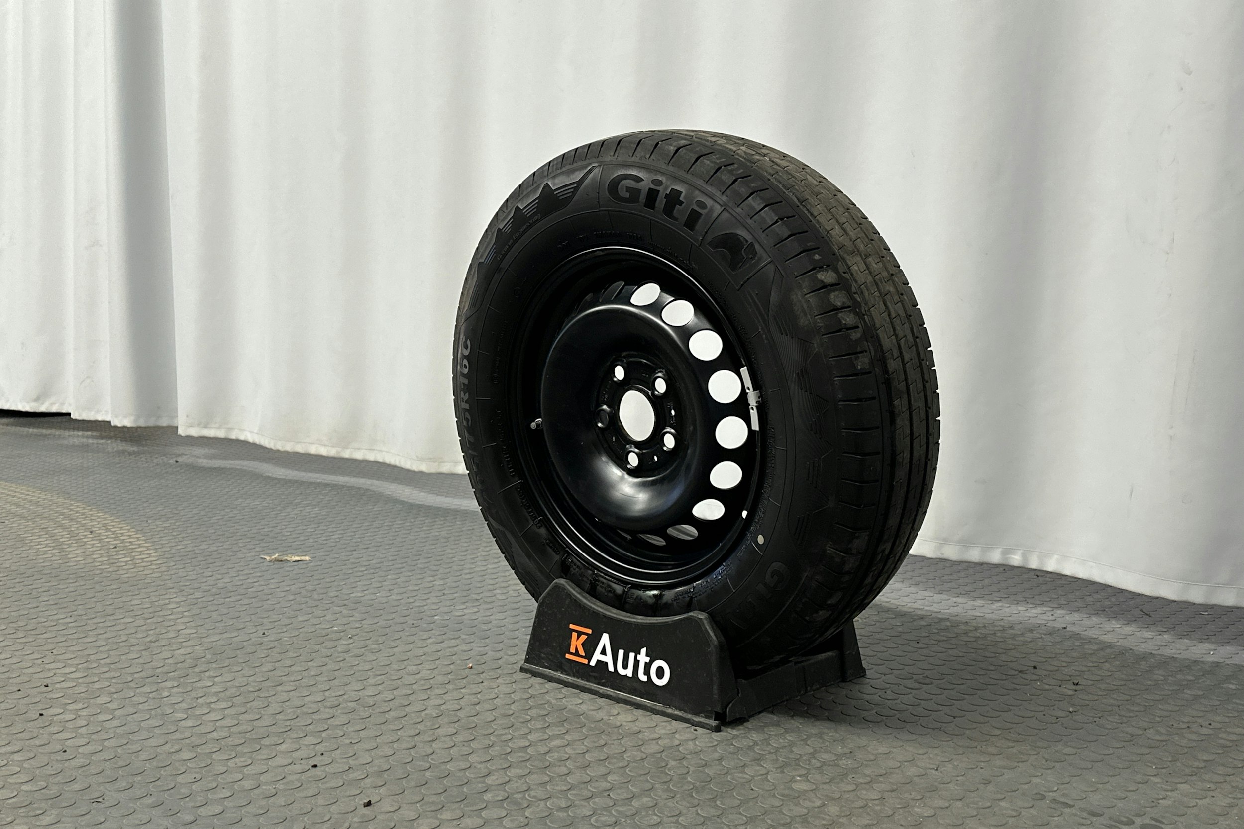 harmaa Volkswagen Crafter 2025 kuva 12.