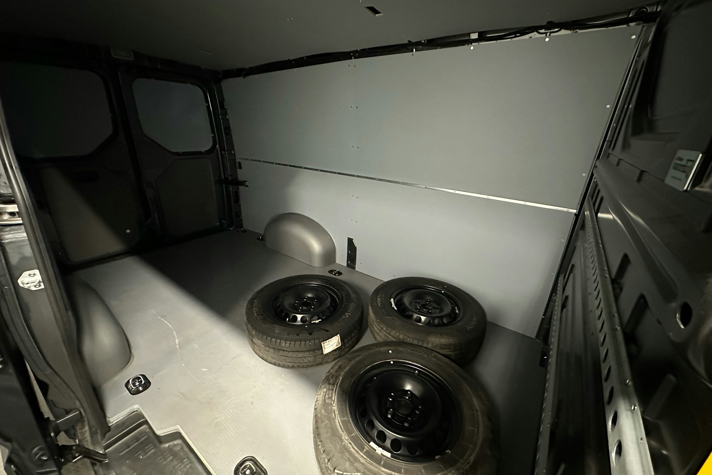 harmaa Volkswagen Crafter 2025 kuva 24.