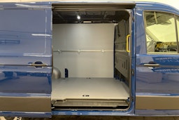 sininen Volkswagen Crafter 2025 kuva 11.