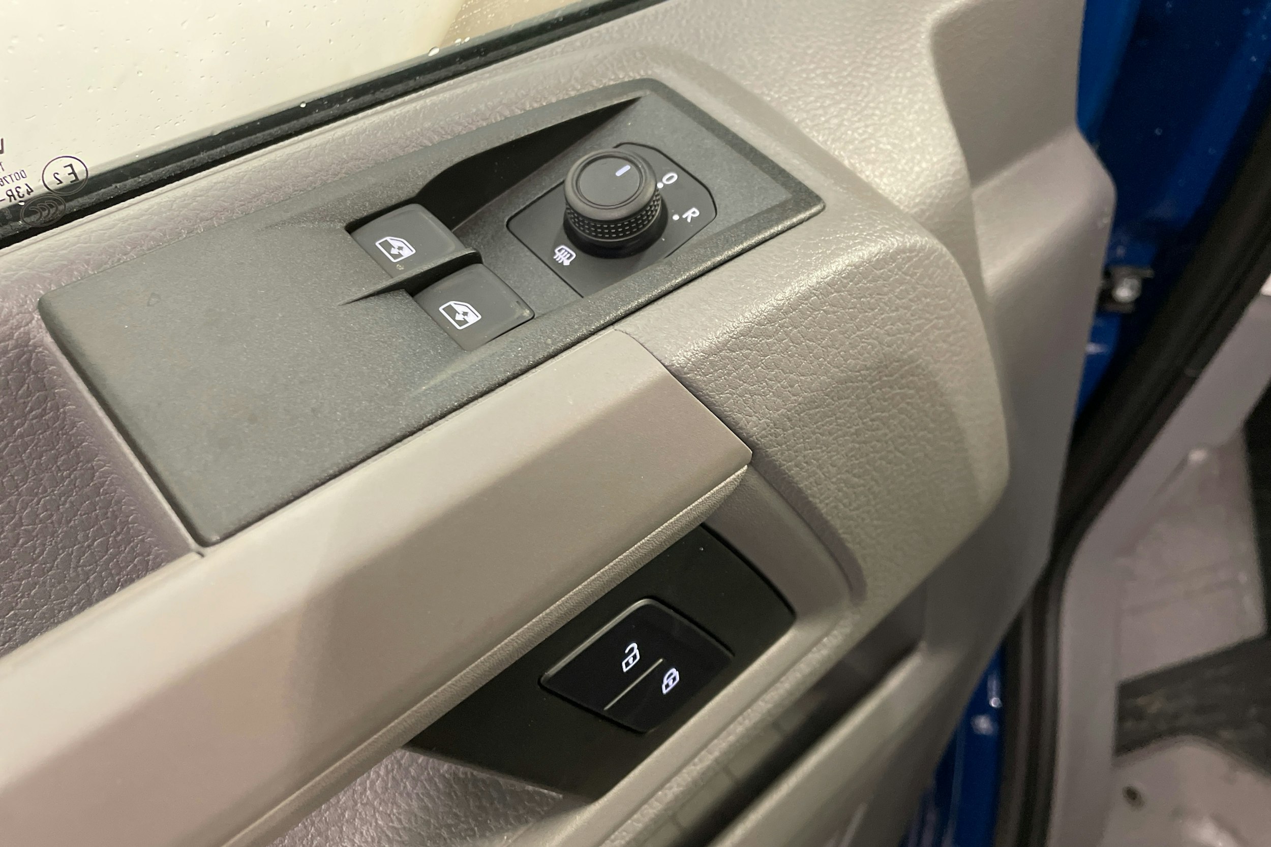 sininen Volkswagen Crafter 2025 kuva 12.