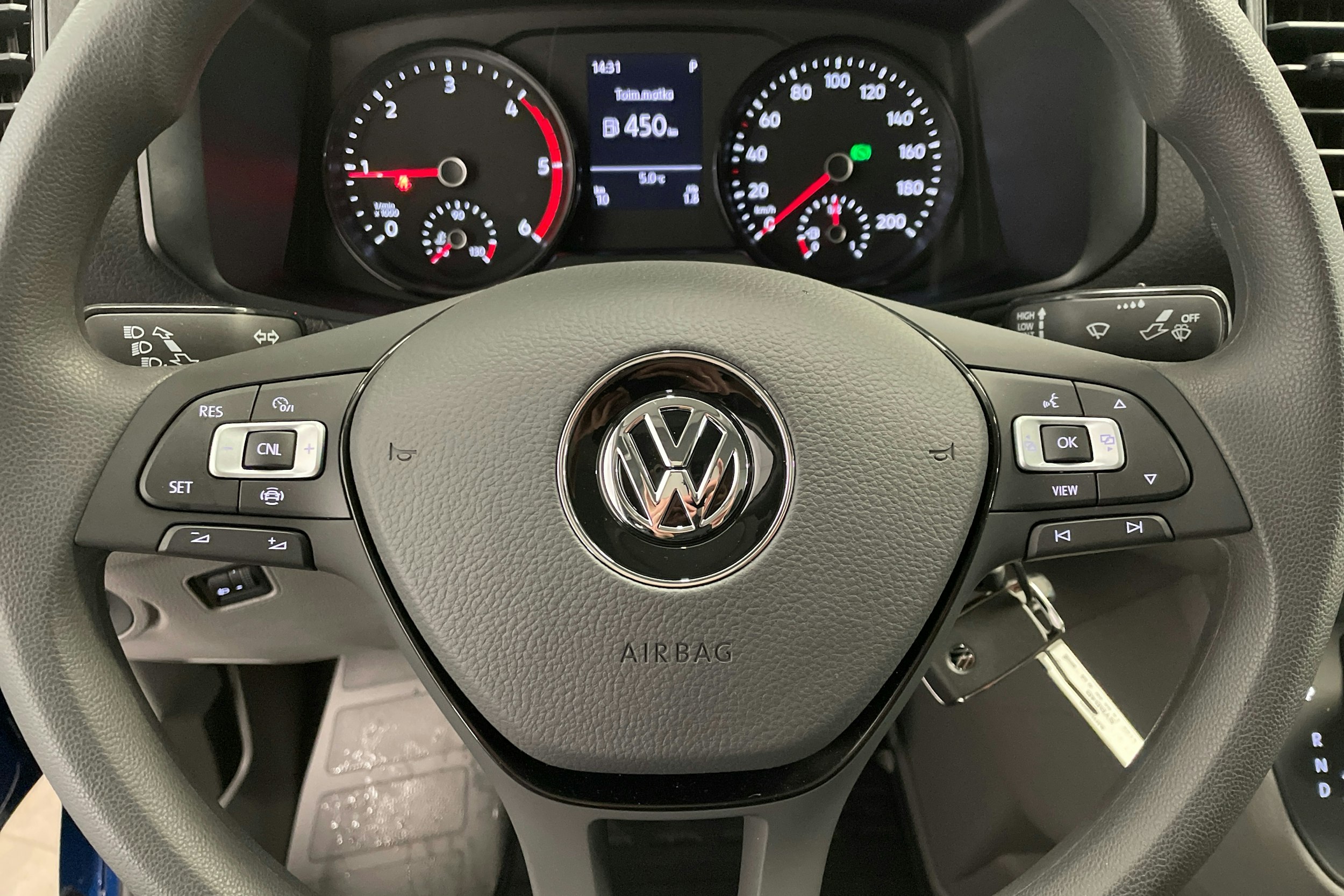 sininen Volkswagen Crafter 2025 kuva 14.