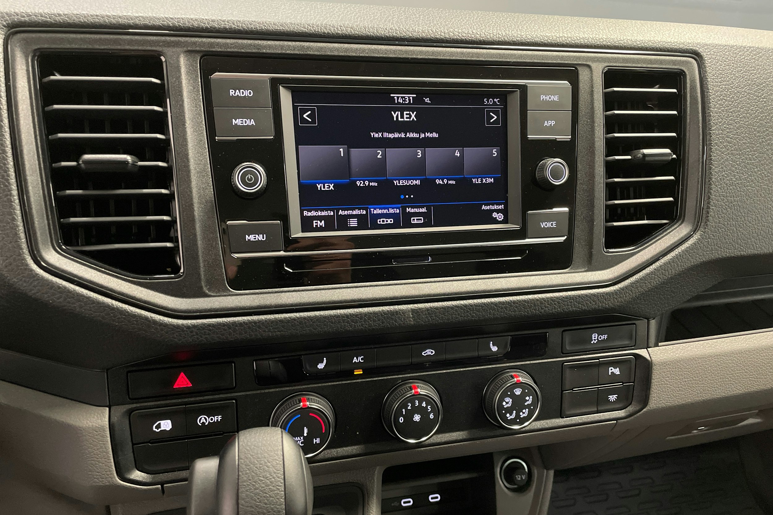sininen Volkswagen Crafter 2025 kuva 15.