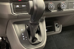 sininen Volkswagen Crafter 2025 kuva 16.