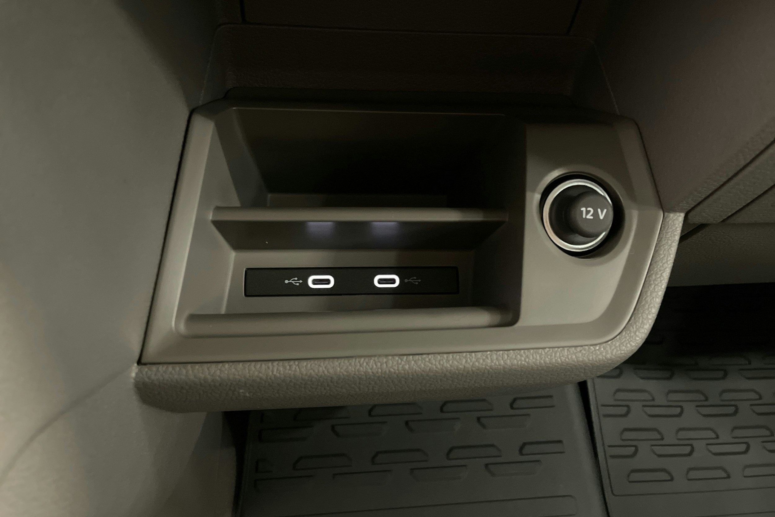 sininen Volkswagen Crafter 2025 kuva 17.