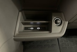sininen Volkswagen Crafter 2025 kuva 17.