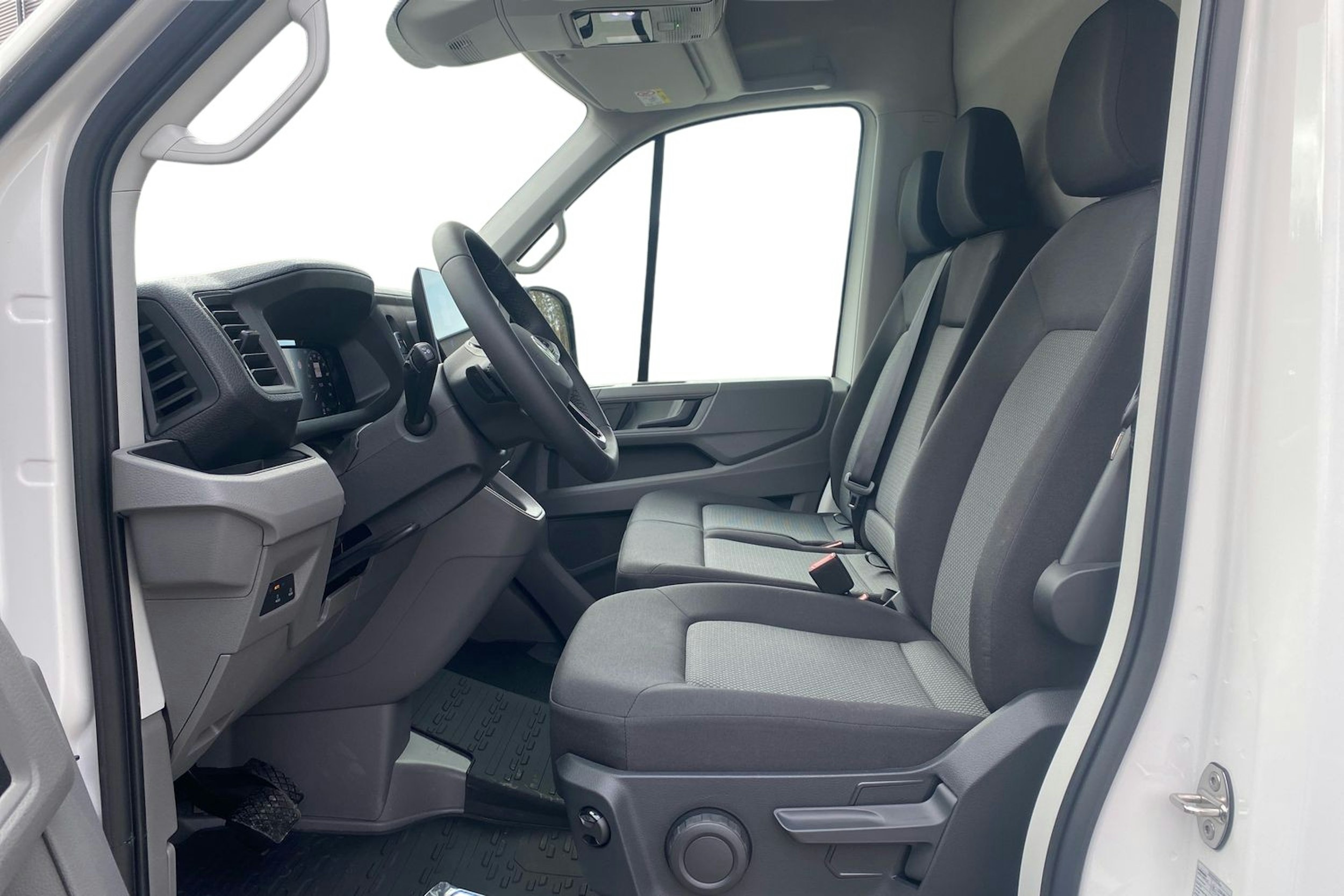 valkoinen Volkswagen Crafter 2025 kuva 10.