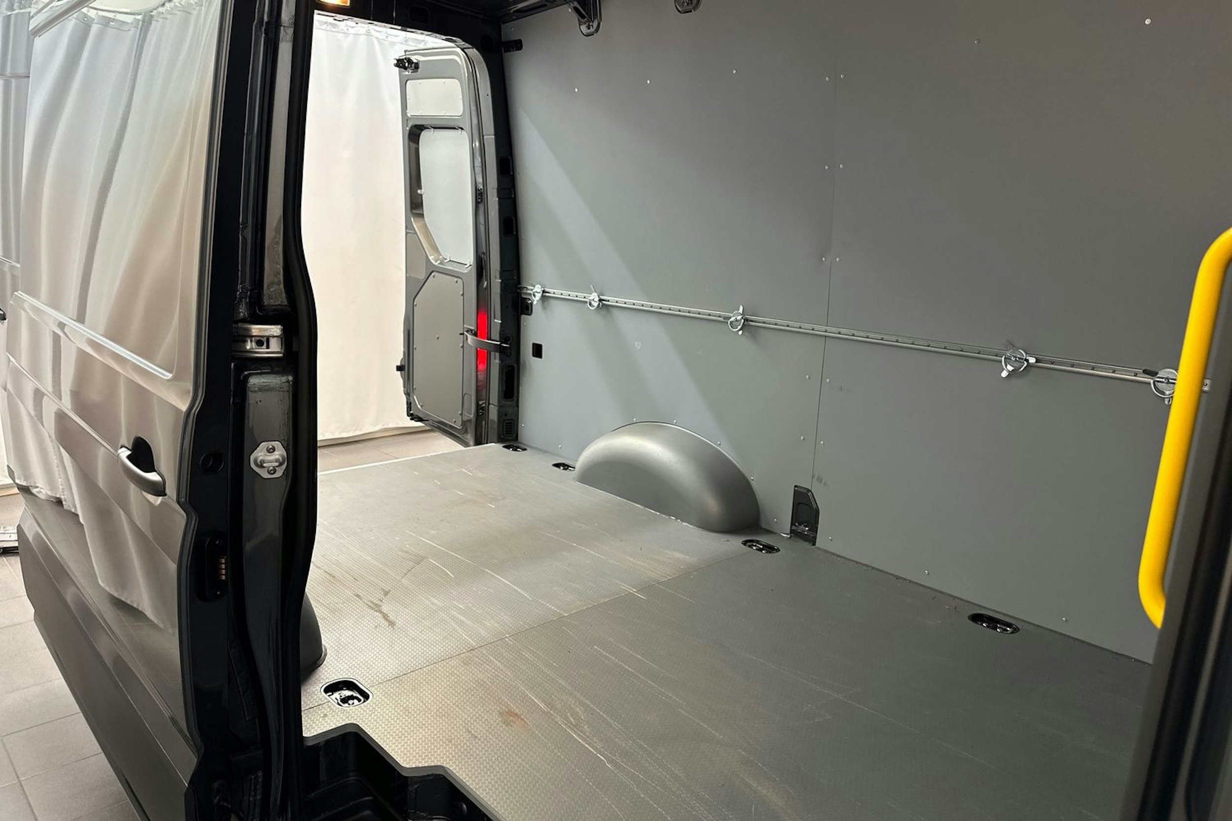 harmaa Volkswagen Crafter 2025 kuva 13.