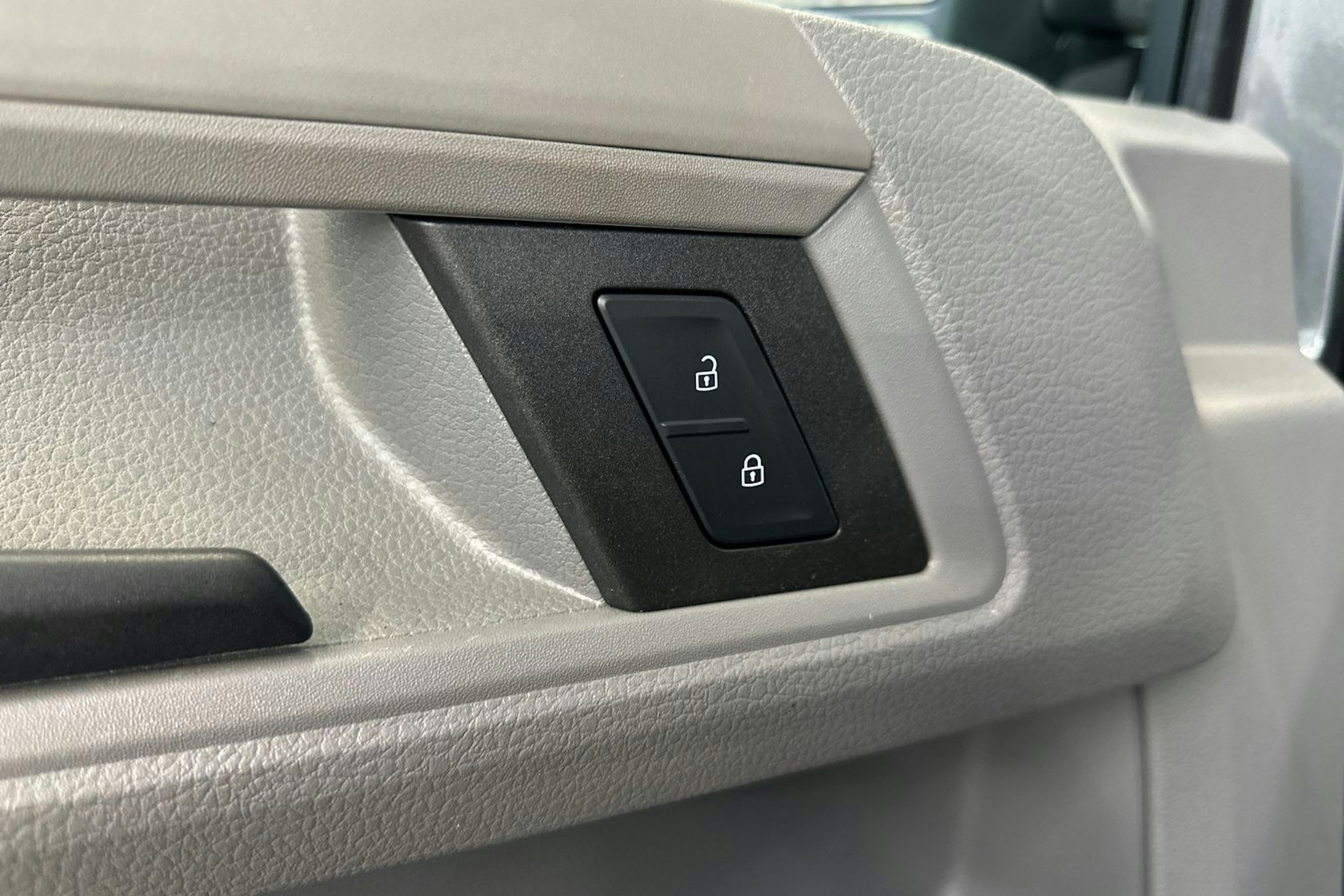 harmaa Volkswagen Crafter 2025 kuva 15.