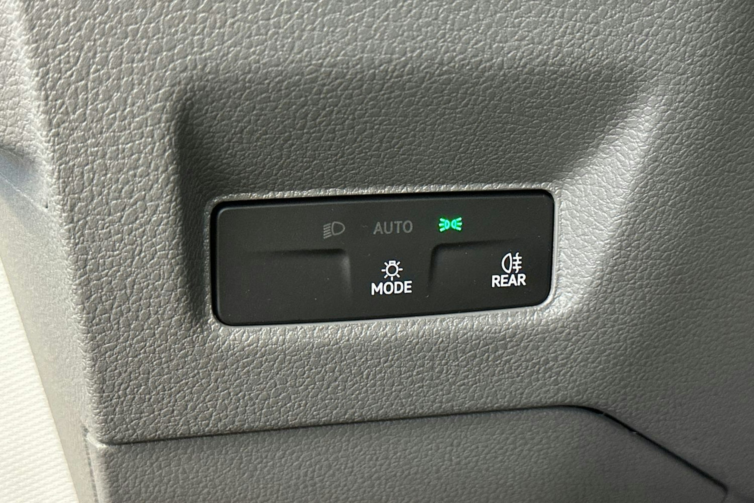 harmaa Volkswagen Crafter 2025 kuva 17.