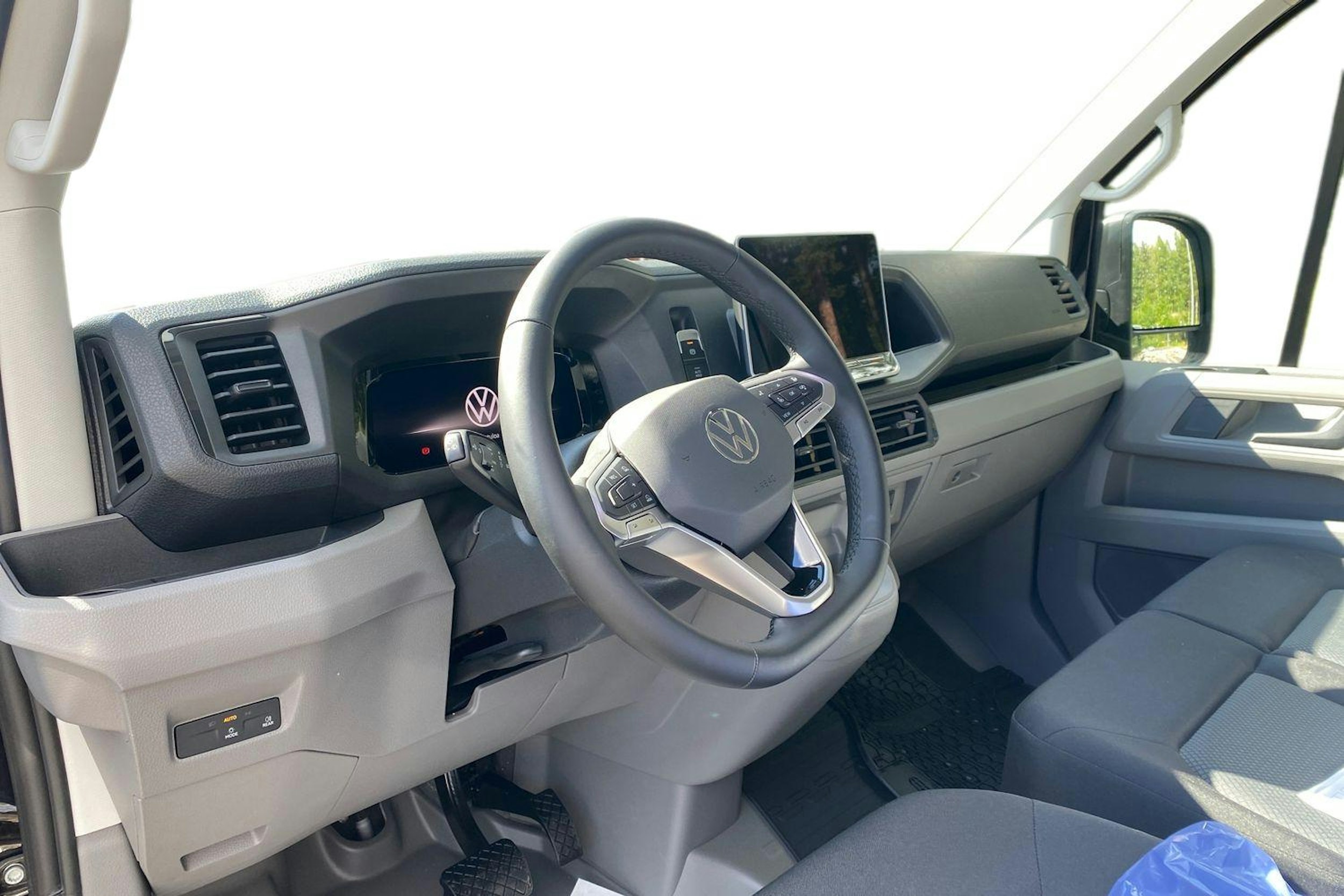 musta Volkswagen Crafter 2025 kuva 8.