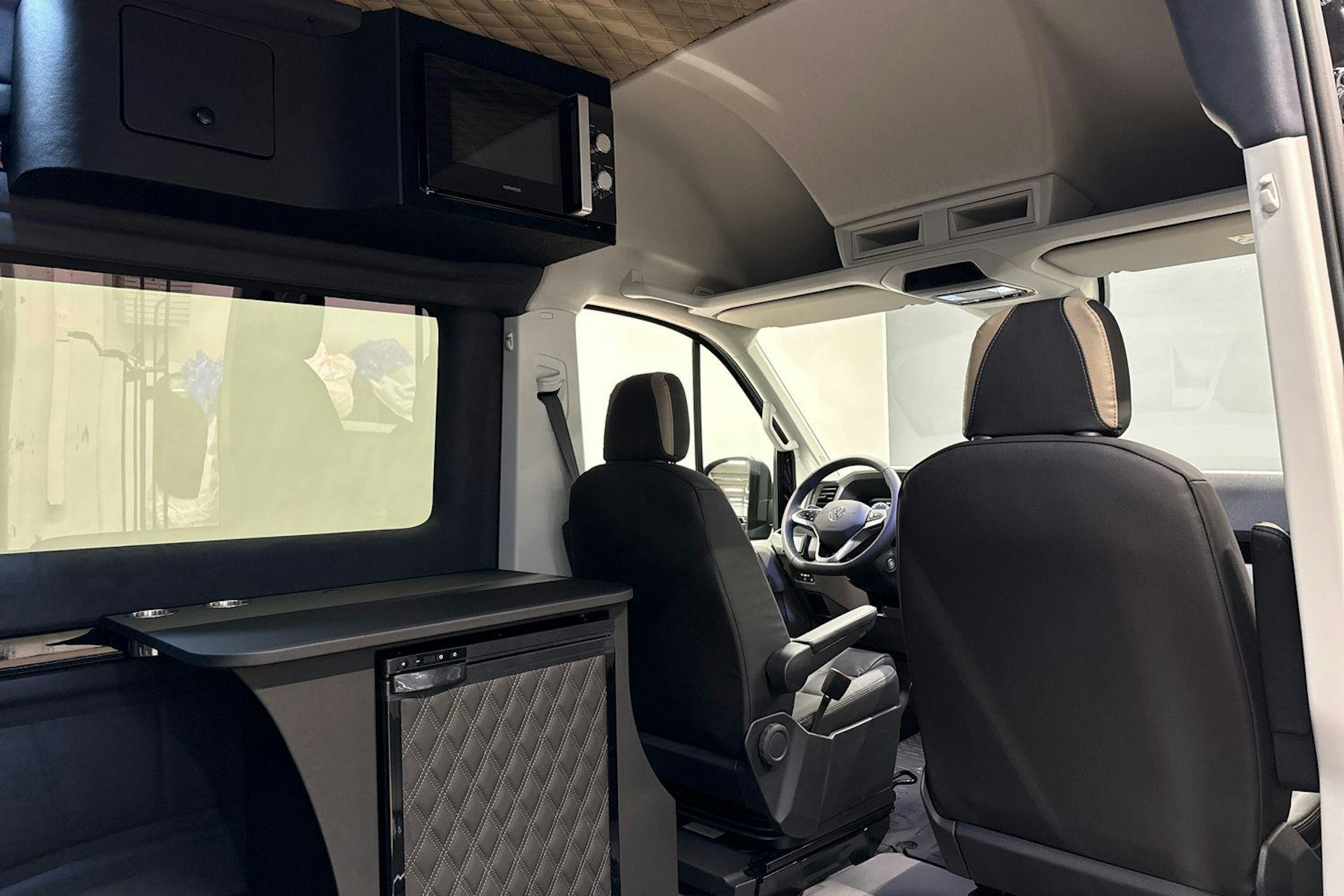 met. musta Volkswagen Crafter 2026 kuva 11.