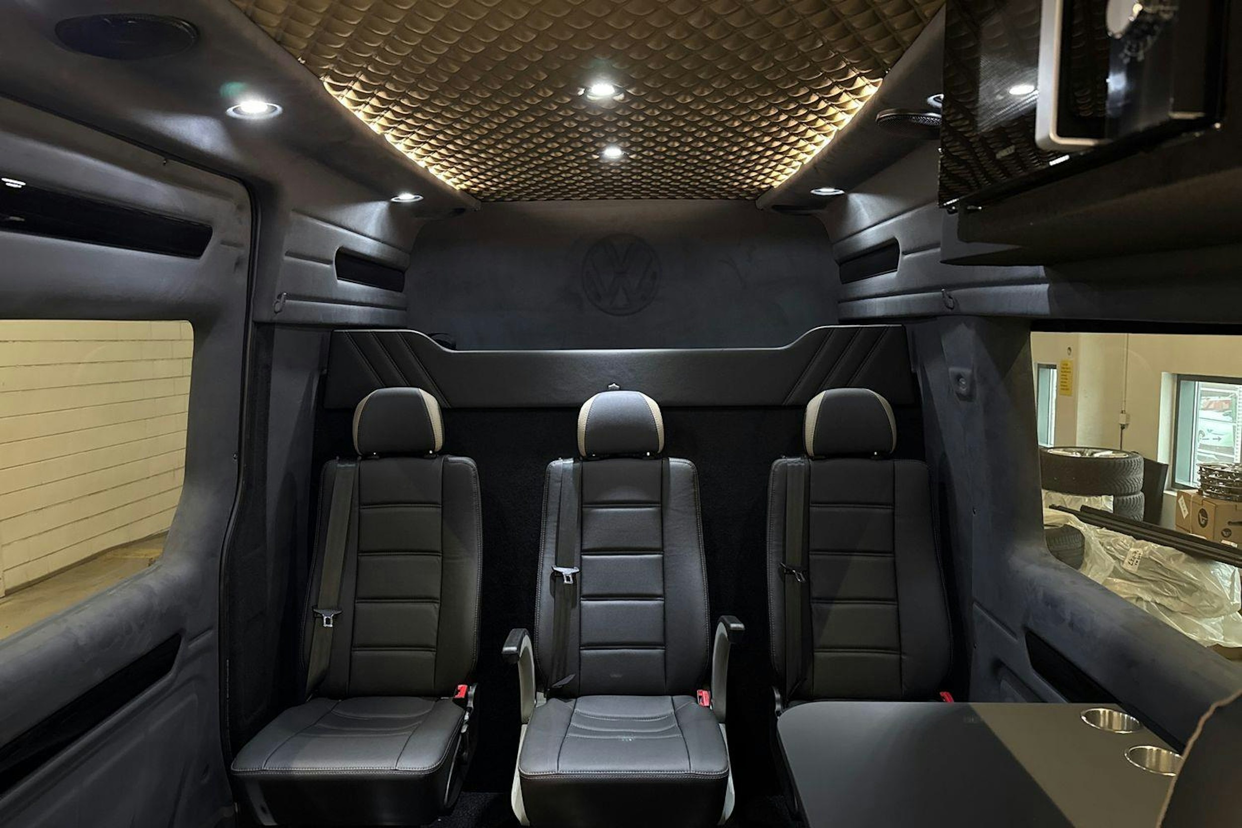 met. musta Volkswagen Crafter 2026 kuva 13.