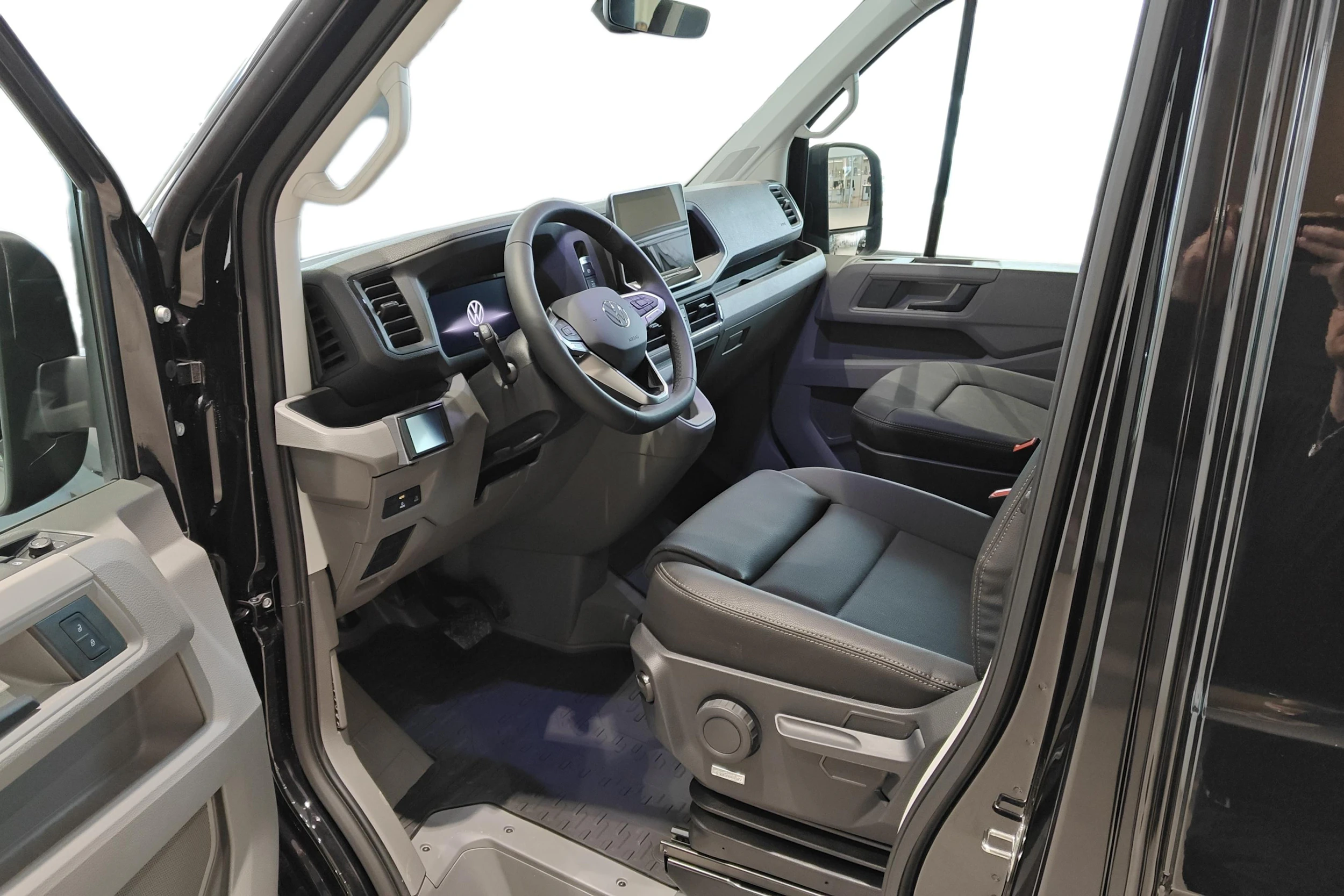 met. musta Volkswagen Crafter 2026 kuva 8.