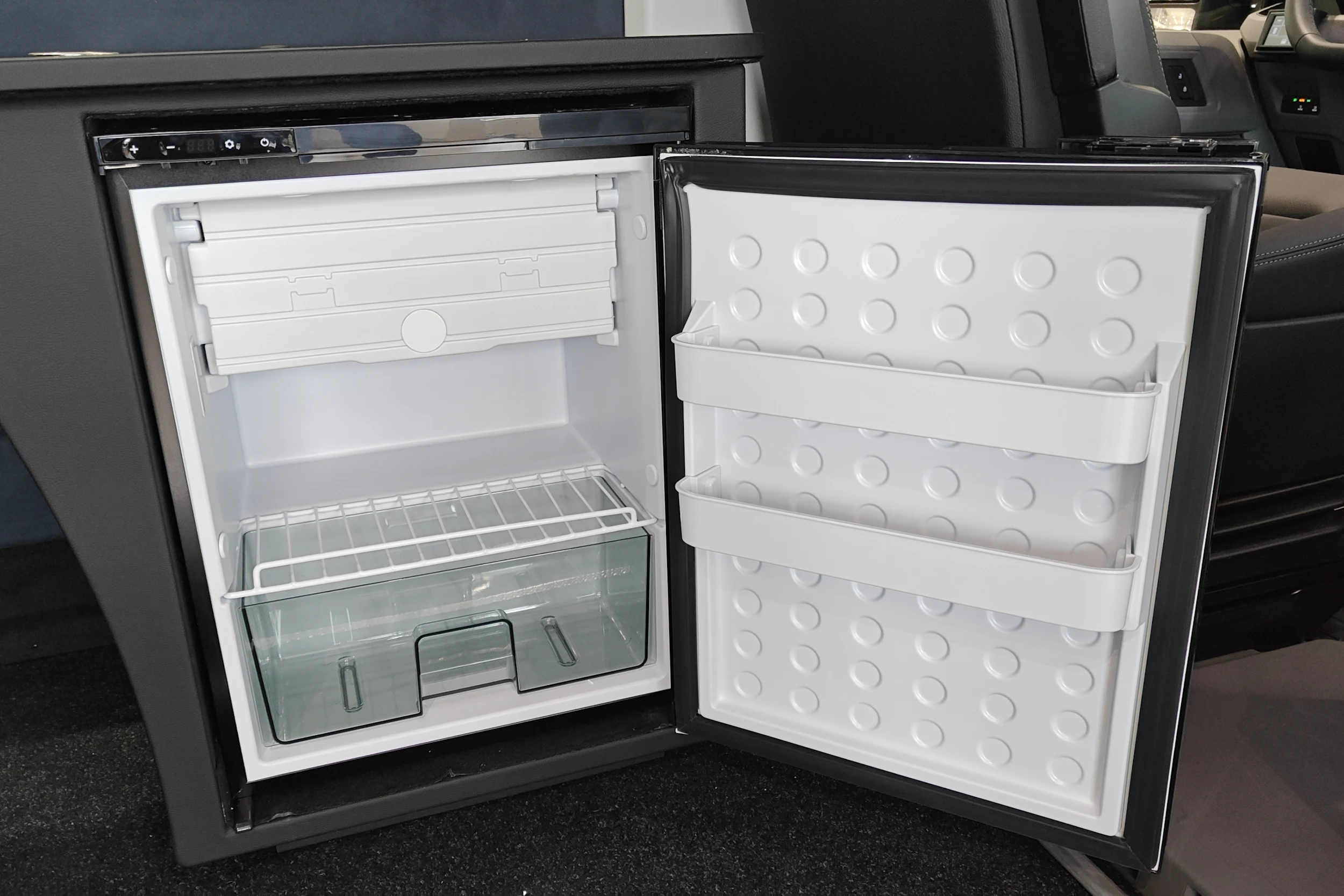 met. musta Volkswagen Crafter 2026 kuva 24.