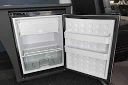 met. musta Volkswagen Crafter 2026 kuva 24.