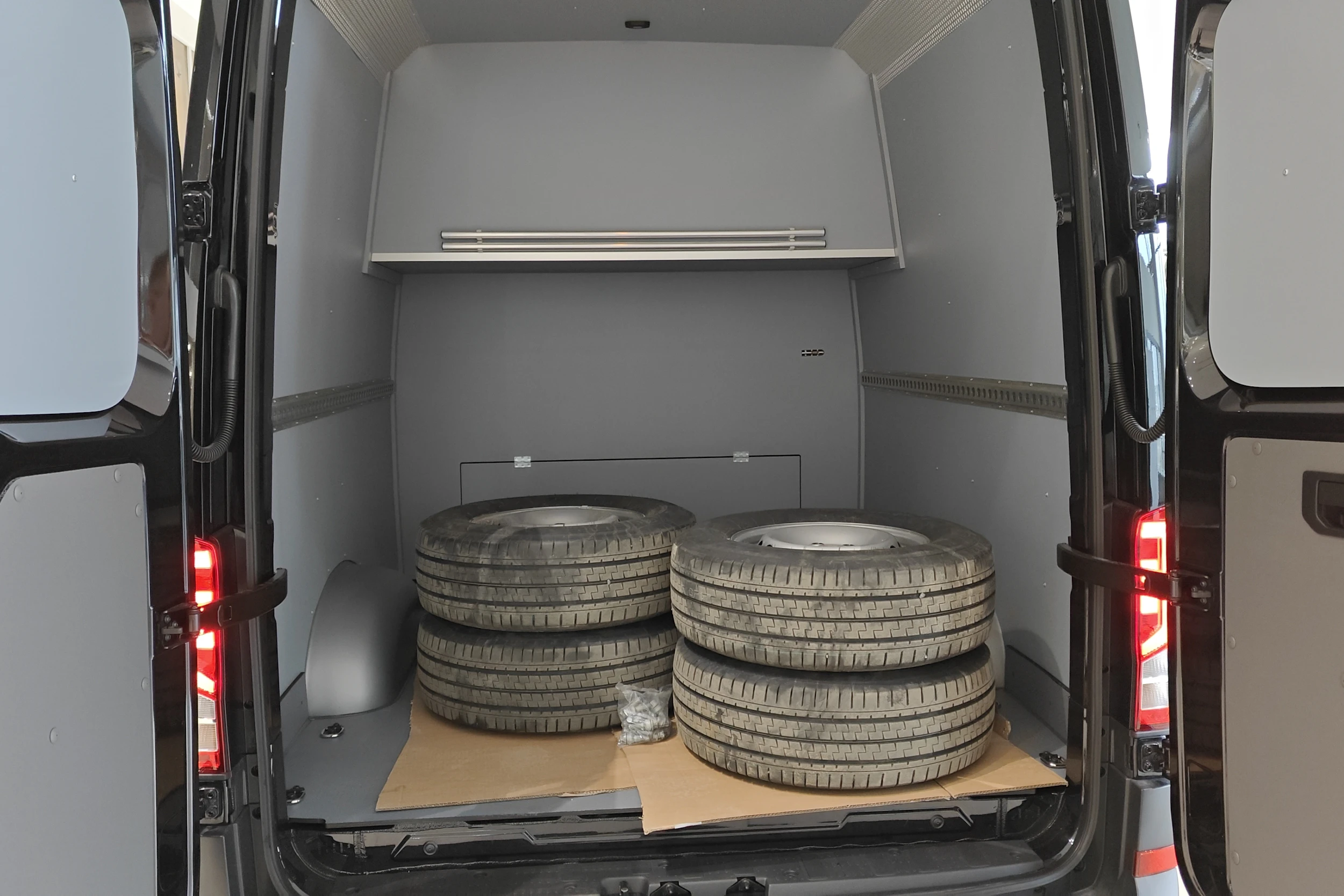 met. musta Volkswagen Crafter 2026 kuva 31.