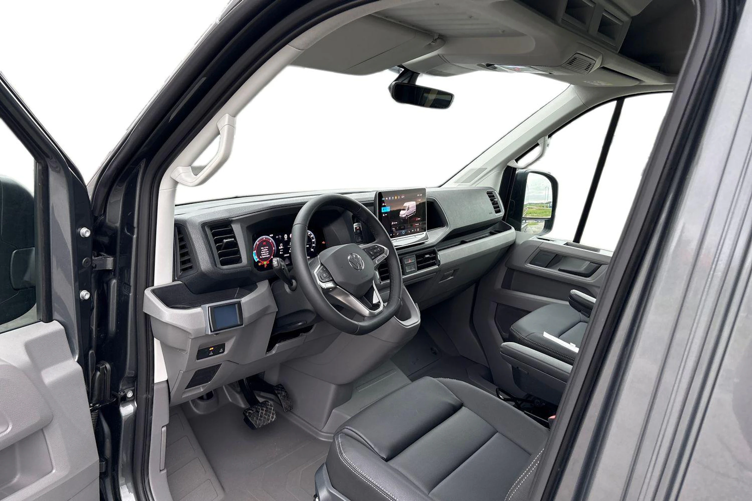 harmaa Volkswagen Crafter 2026 kuva 8.