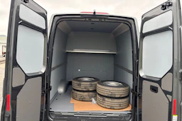 harmaa Volkswagen Crafter 2026 kuva 20.