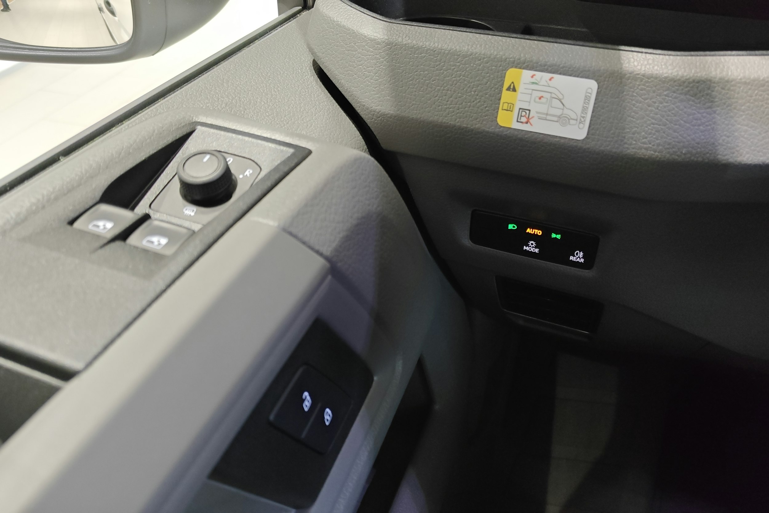 valkoinen Volkswagen Crafter 2026 kuva 12.