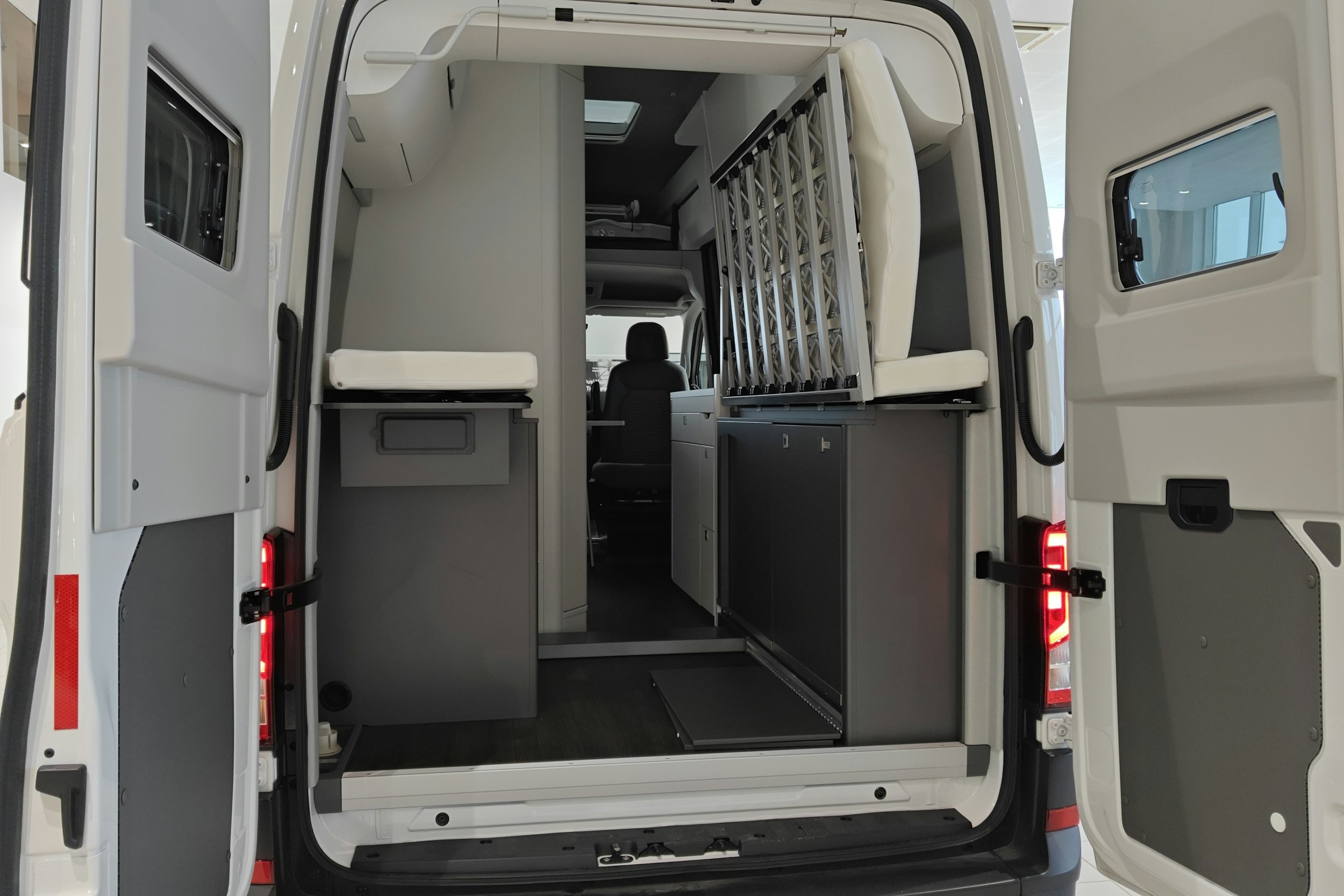 valkoinen Volkswagen Crafter 2026 kuva 36.