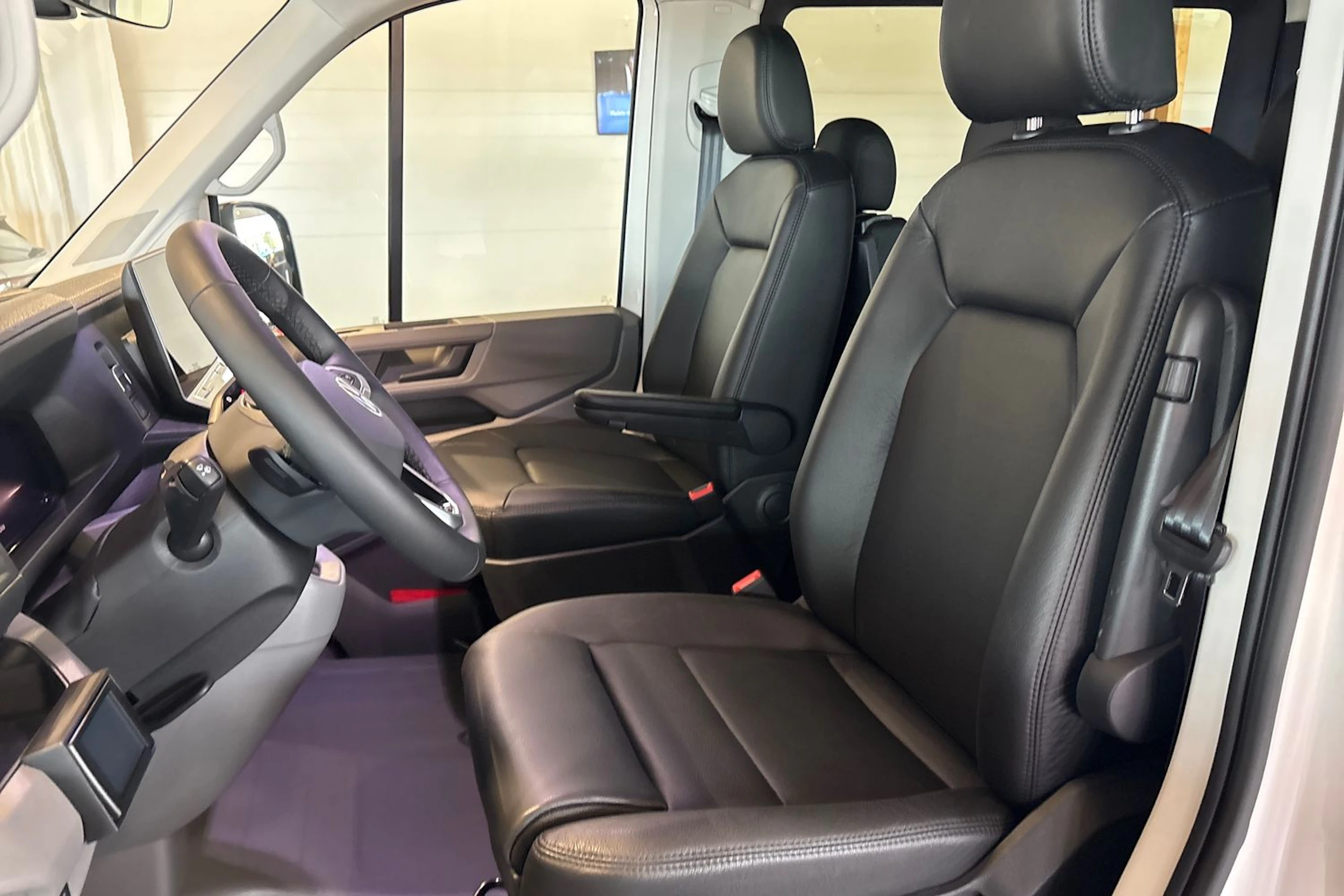valkoinen Volkswagen Crafter 2026 kuva 32.