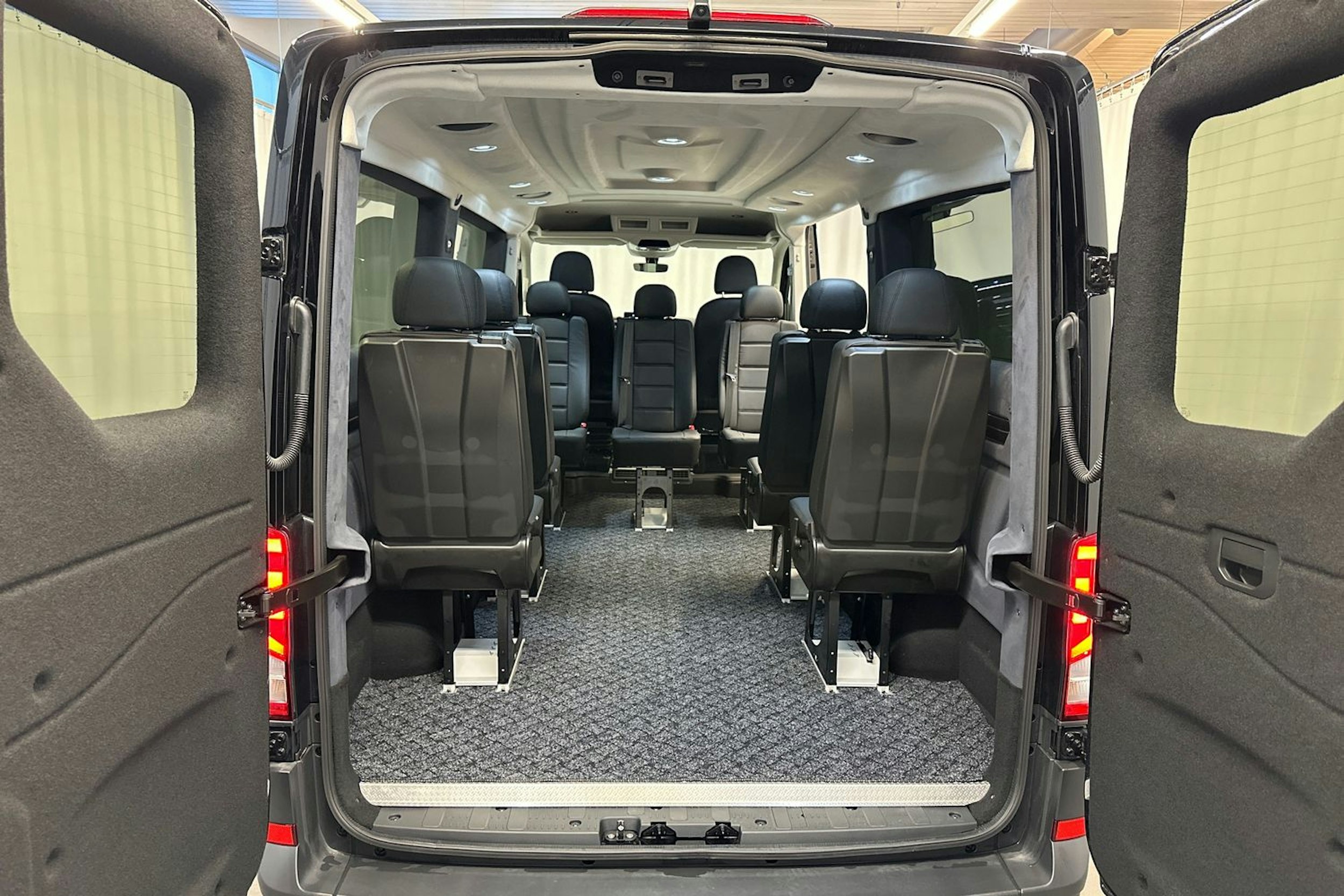 musta Volkswagen Crafter 2026 kuva 13.