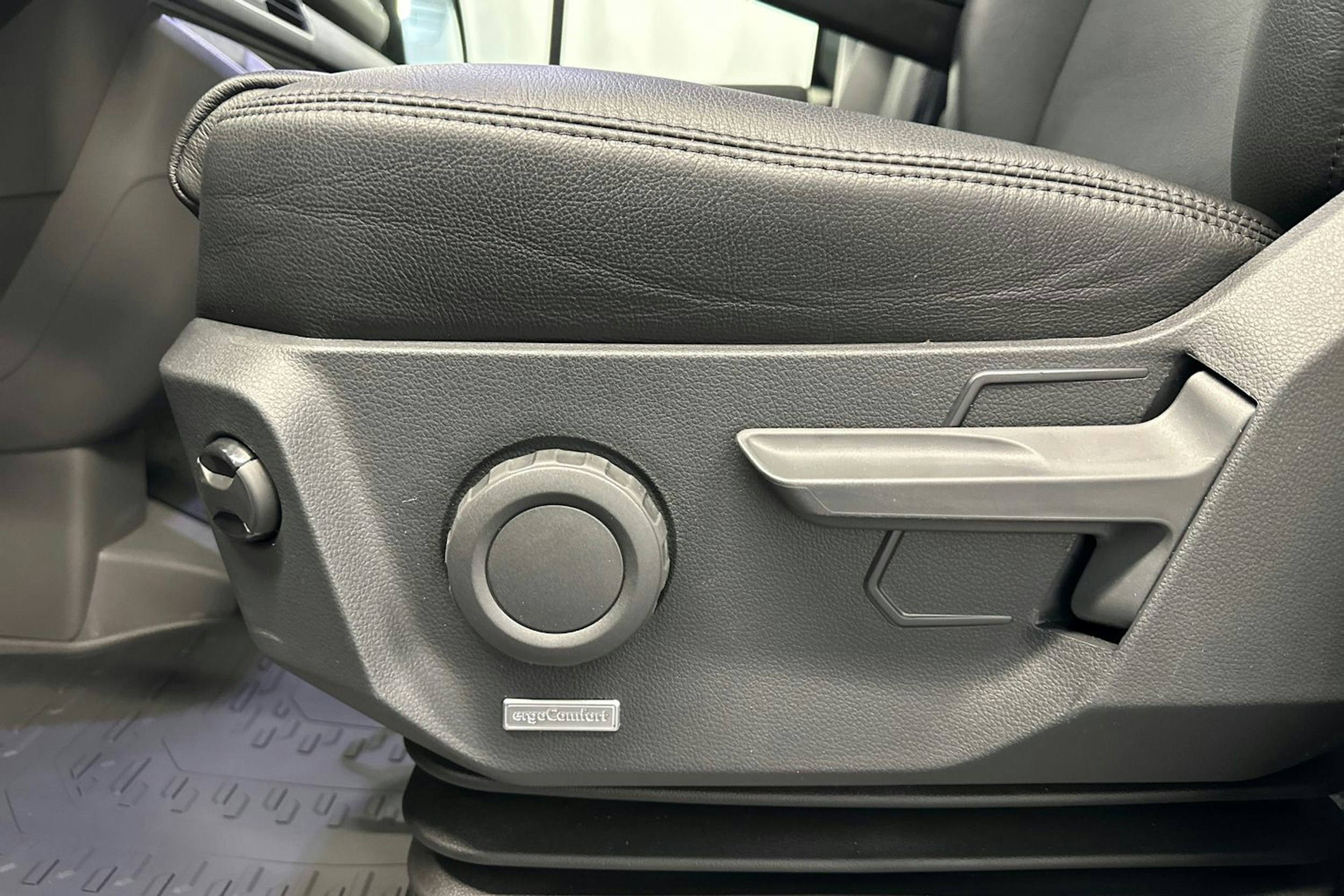 musta Volkswagen Crafter 2026 kuva 18.