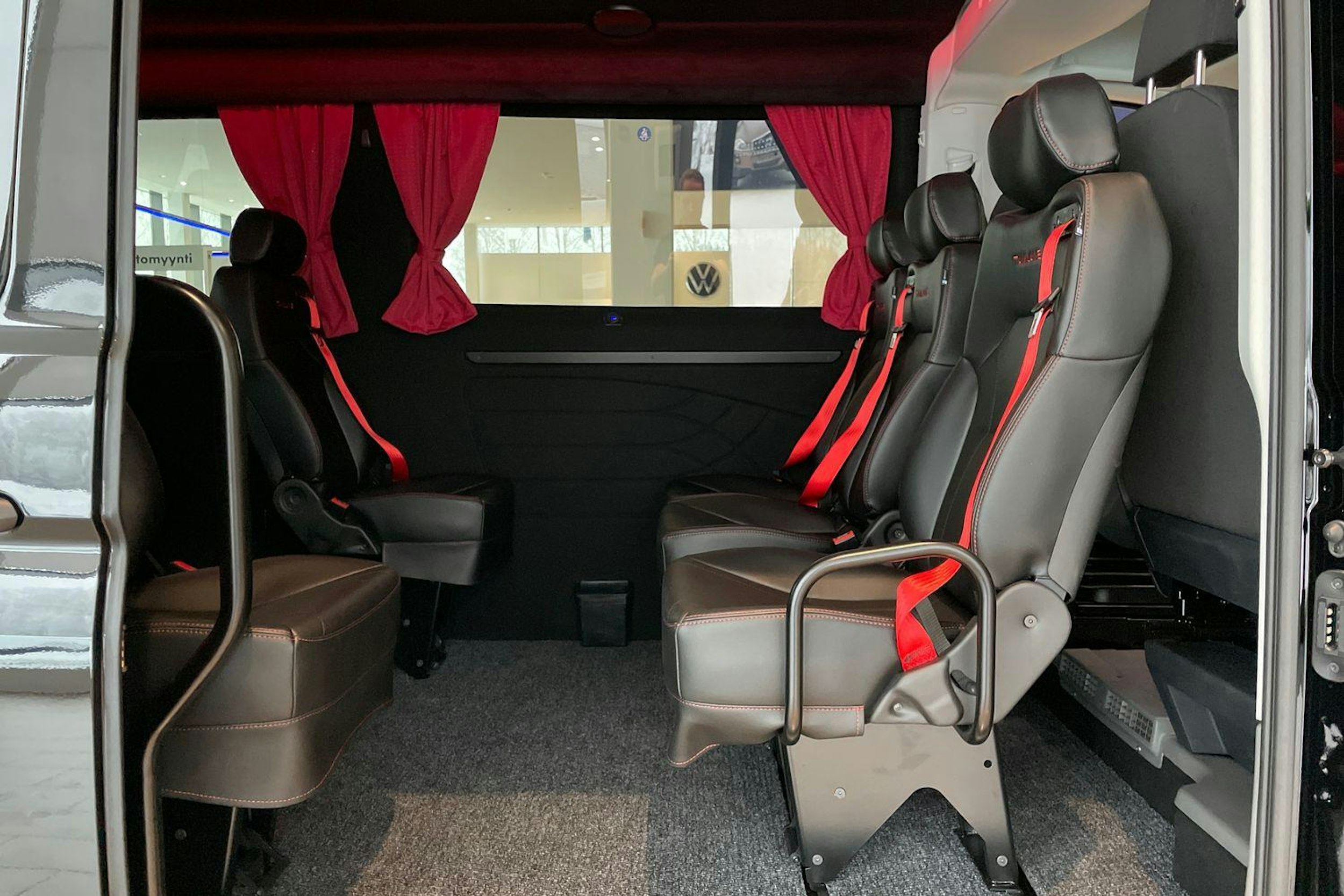 musta Volkswagen Crafter 2026 kuva 11.