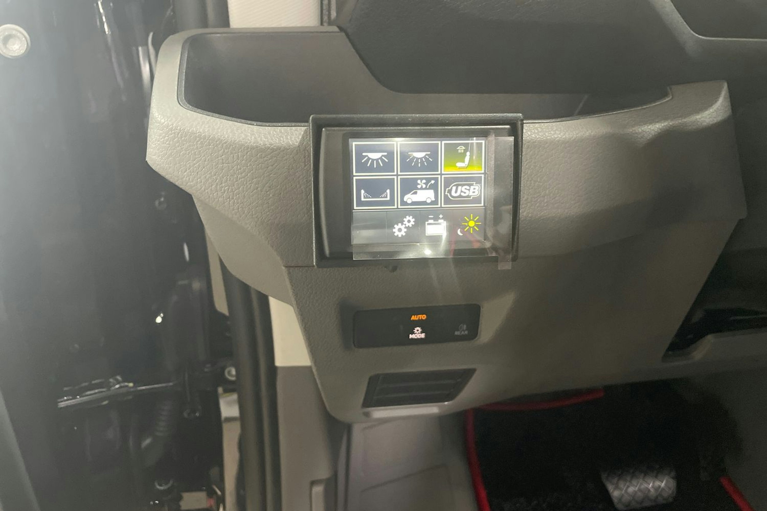 musta Volkswagen Crafter 2026 kuva 12.