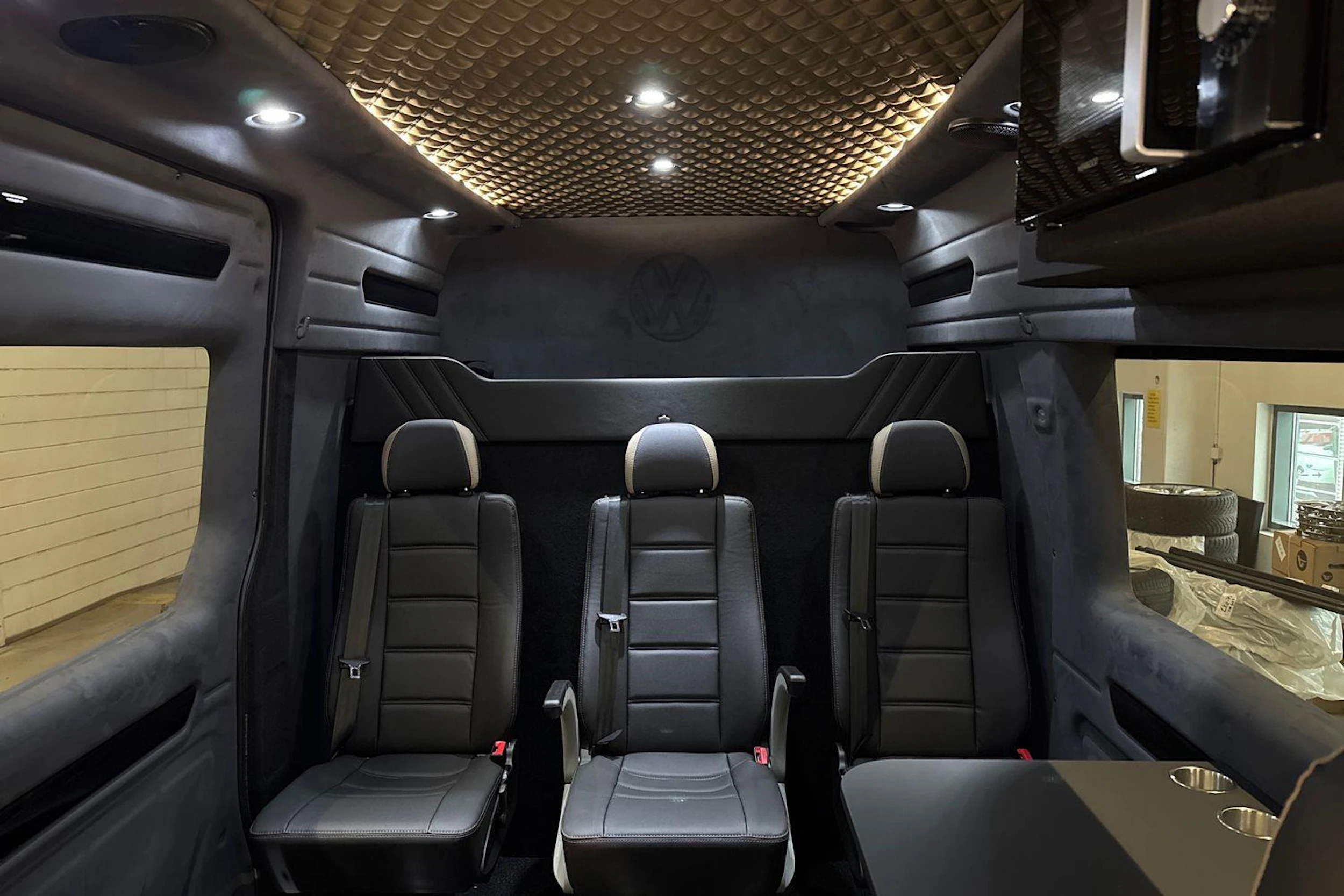 met. musta Volkswagen Crafter 2026 kuva 13.