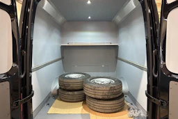 met. musta Volkswagen Crafter 2026 kuva 14.