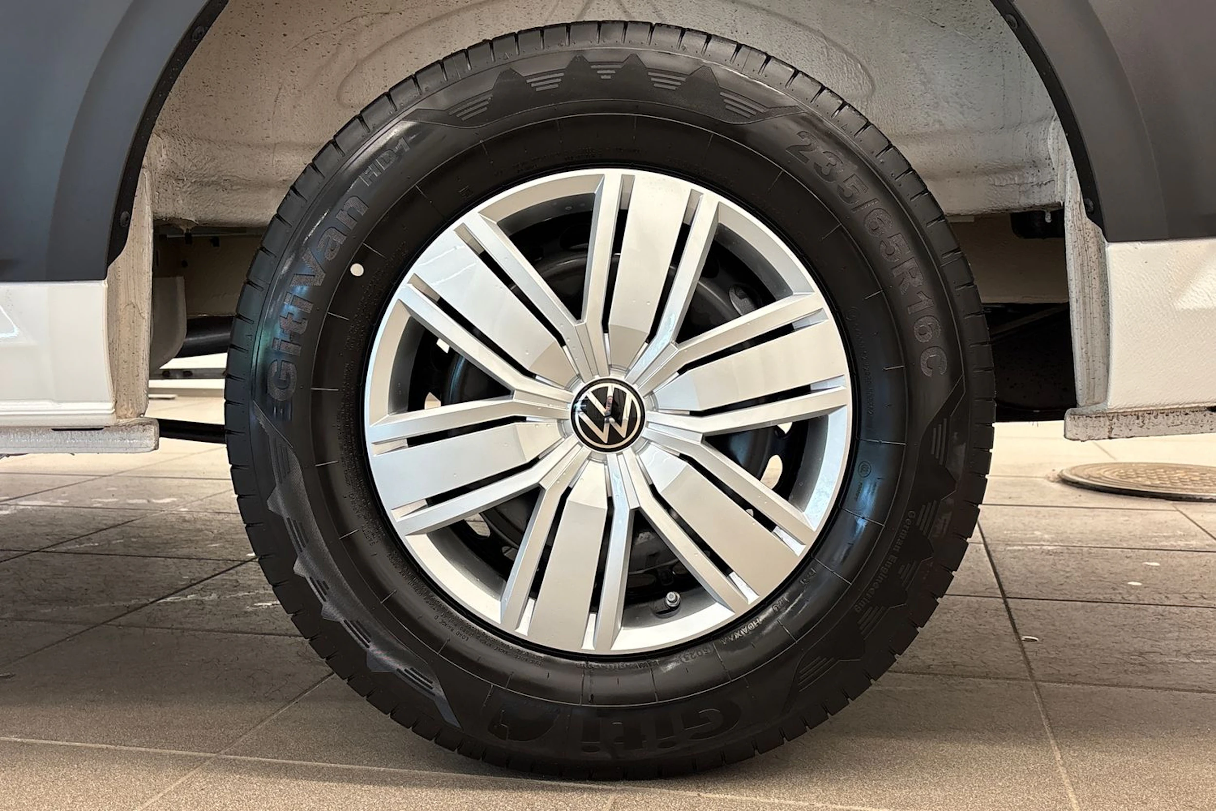 valkoinen Volkswagen Crafter 2026 kuva 19.