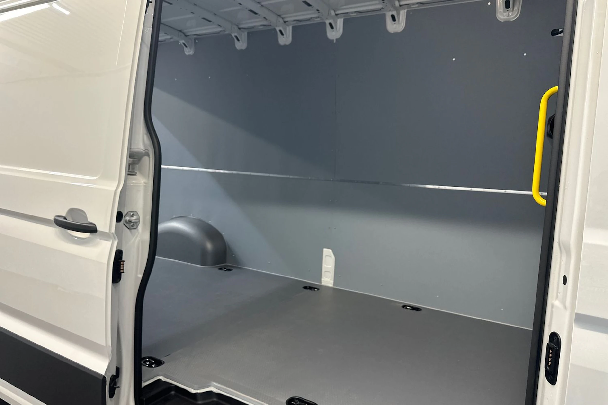 valkoinen Volkswagen Crafter 2026 kuva 11.