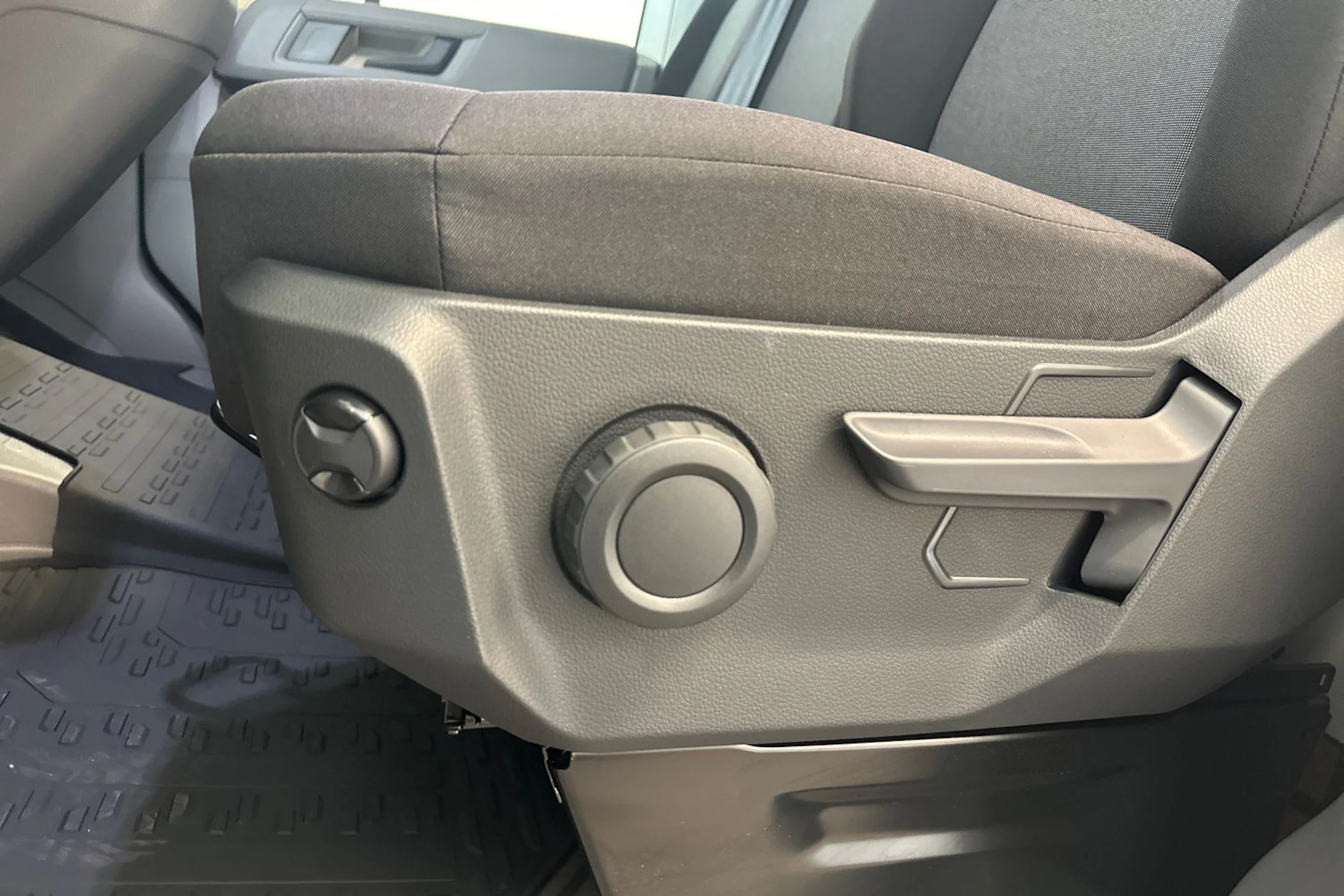 valkoinen Volkswagen Crafter 2026 kuva 15.