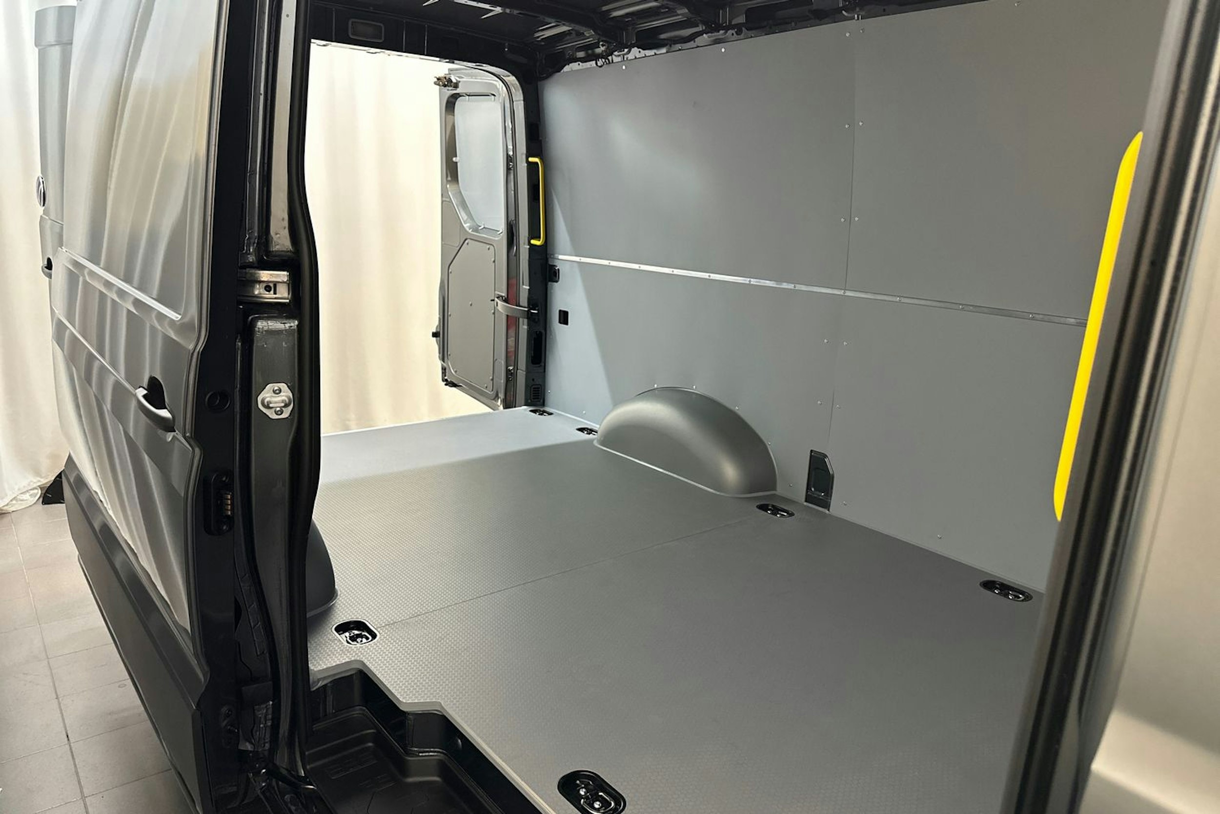 harmaa Volkswagen Crafter 2026 kuva 13.