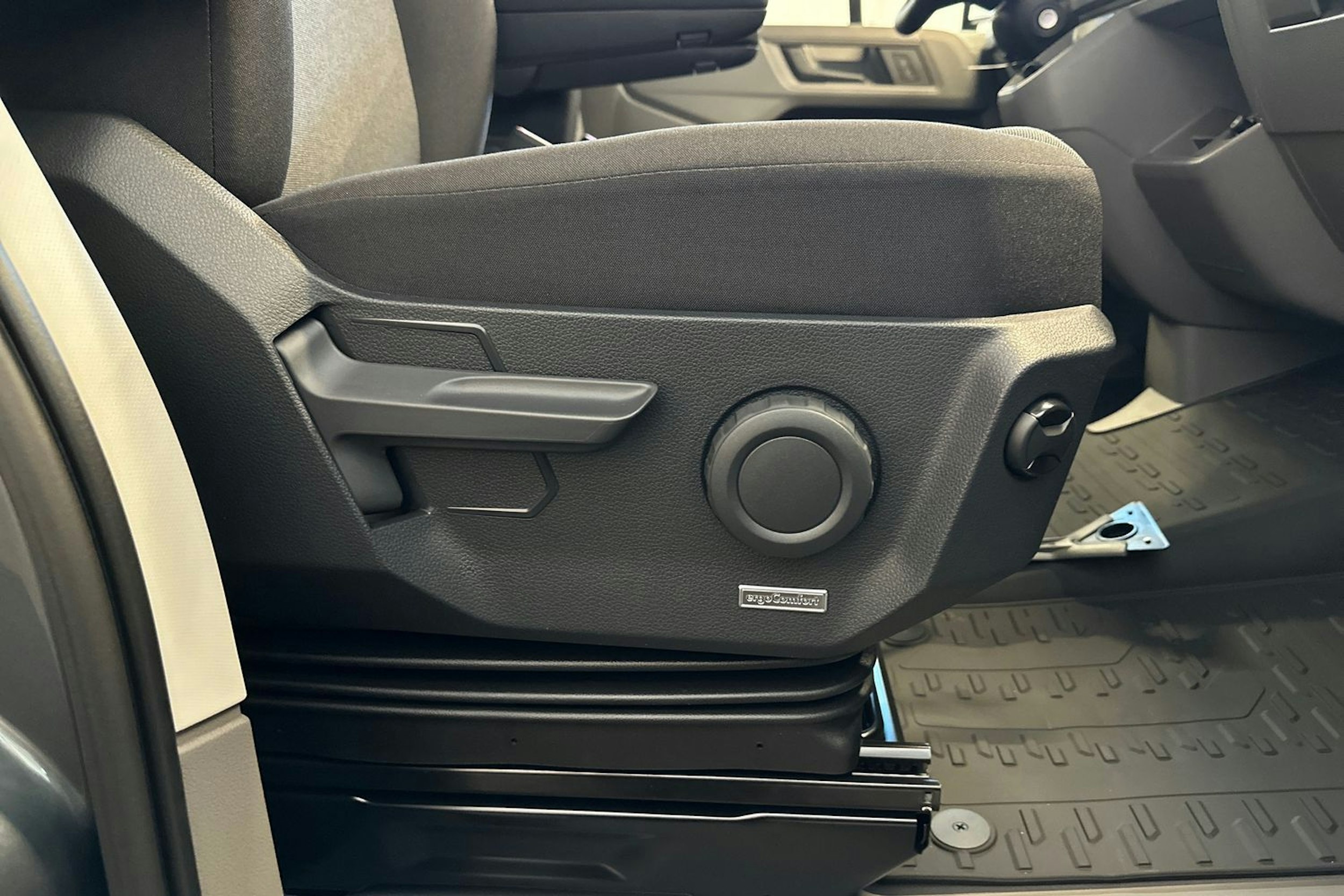 harmaa Volkswagen Crafter 2026 kuva 15.