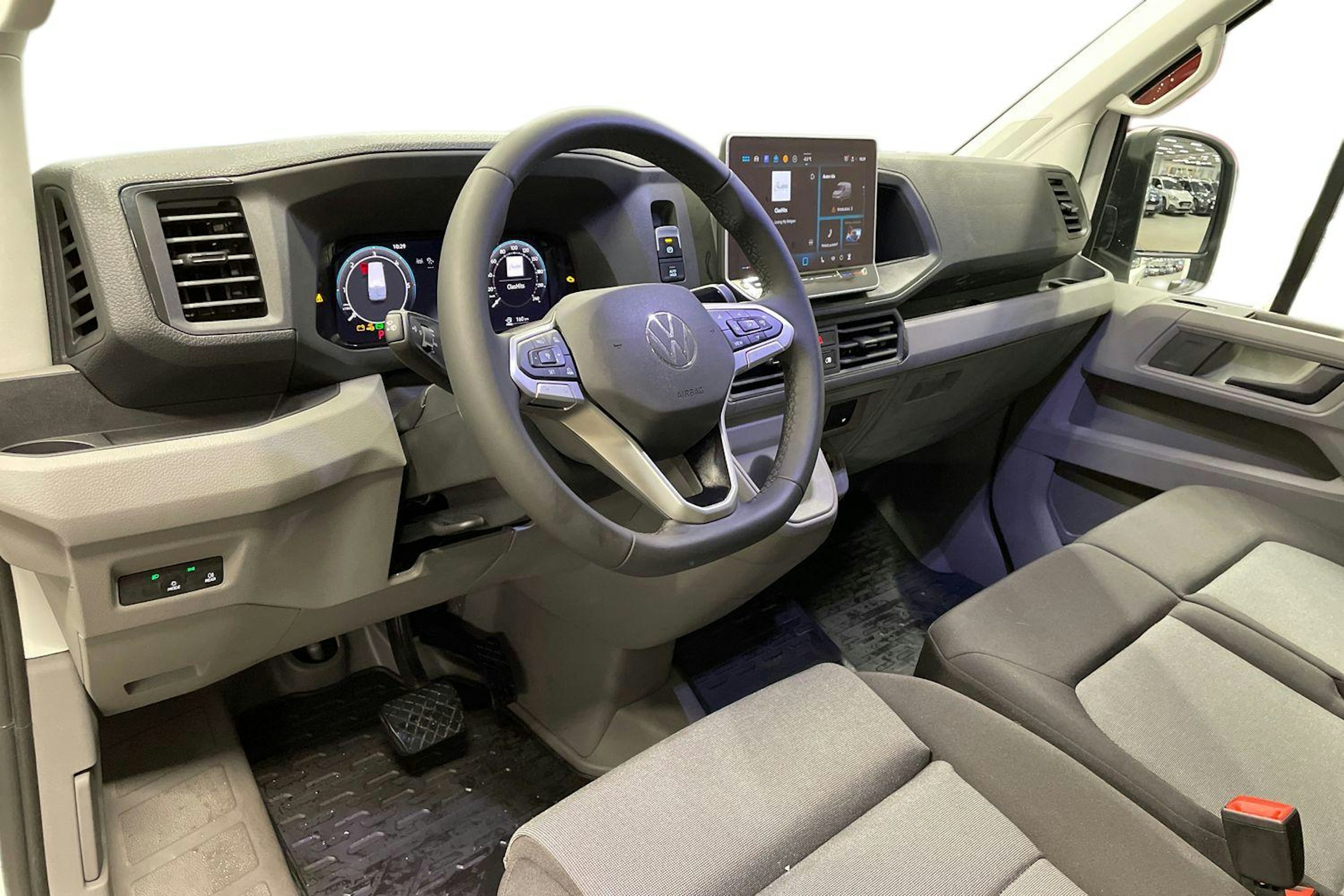 valkoinen Volkswagen Crafter 2026 kuva 8.